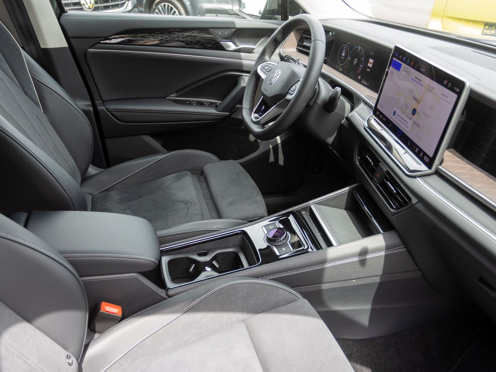Volkswagen Tayron 1.5 TSI DSG eHybrid Elegance, Navi, HD-LED-Matrix, DCC, Area View inkl. Rückfahrkamera