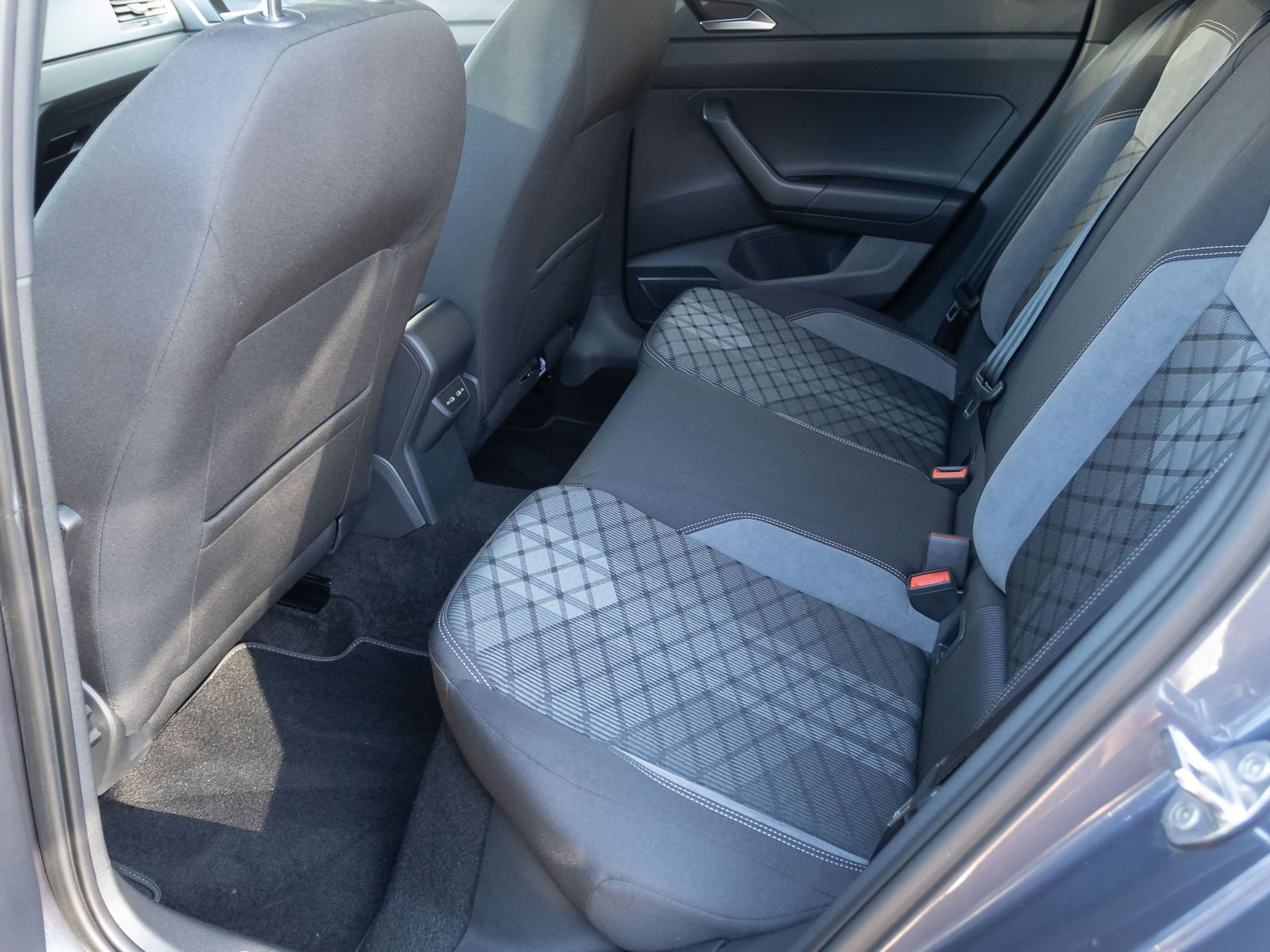 Volkswagen Polo 1.0 TSI DSG R-Line, Navi, LED-Matrix, Rückfahrkamera, App-Connect