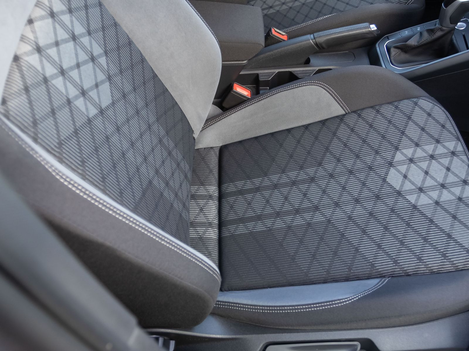 Volkswagen Polo 1.0 TSI DSG R-Line, Navi, LED-Matrix, Rückfahrkamera, App-Connect