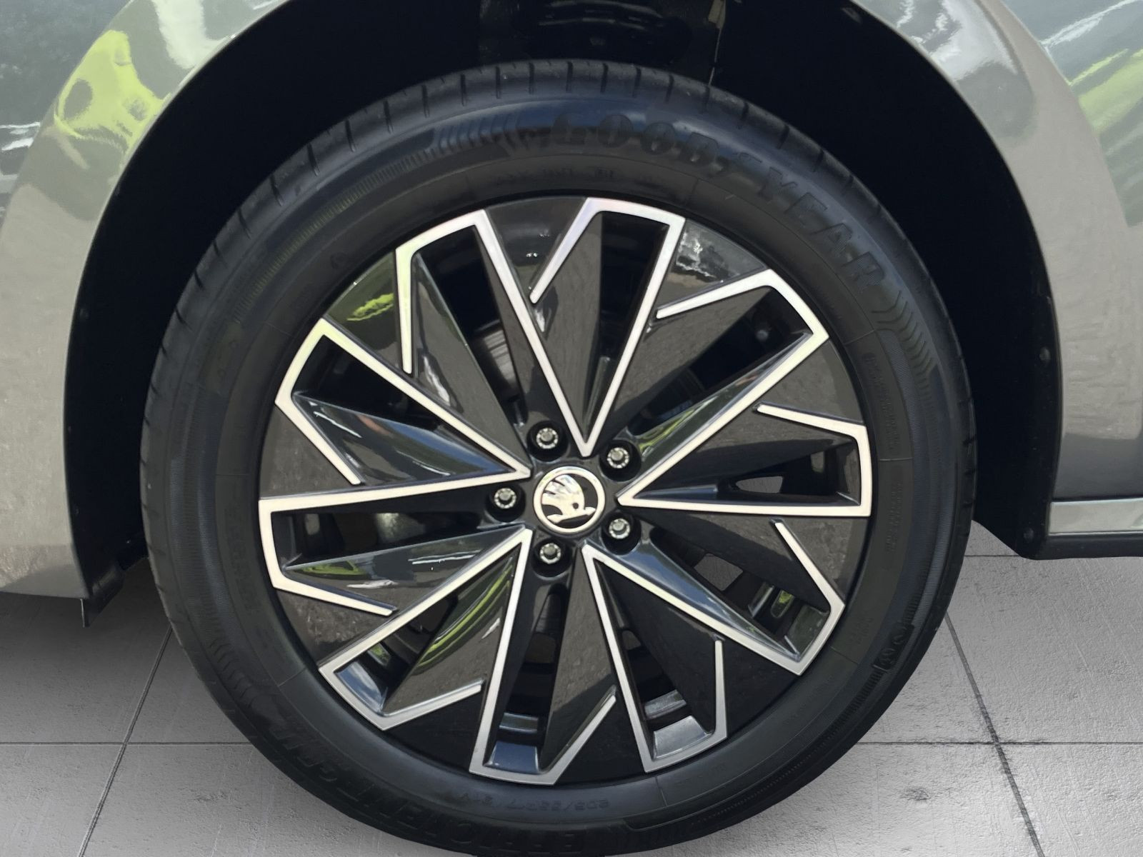 Skoda Kamiq Drive 1.0 TSI DSG LED EPH AHK Sitzhzg
