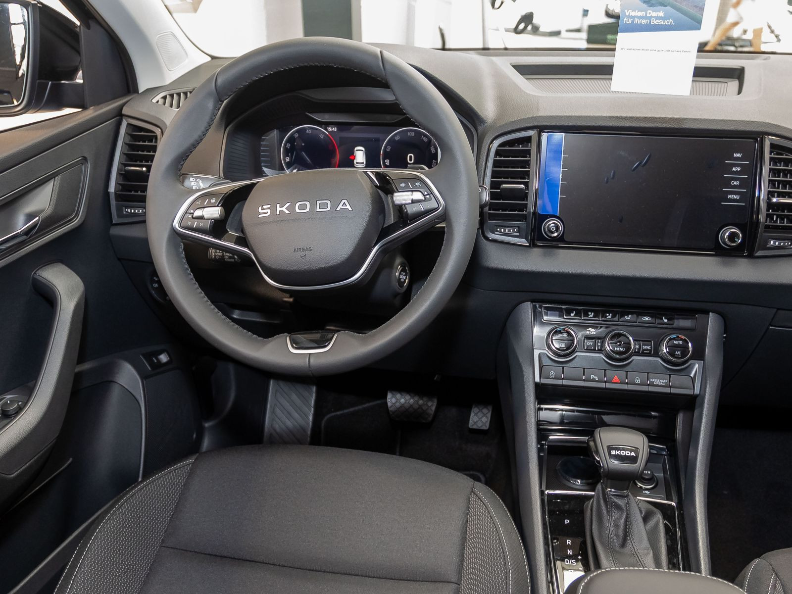 Skoda Karoq Tour 2,0 TDI DSG ACC AHK RFK NAVI KESSY
