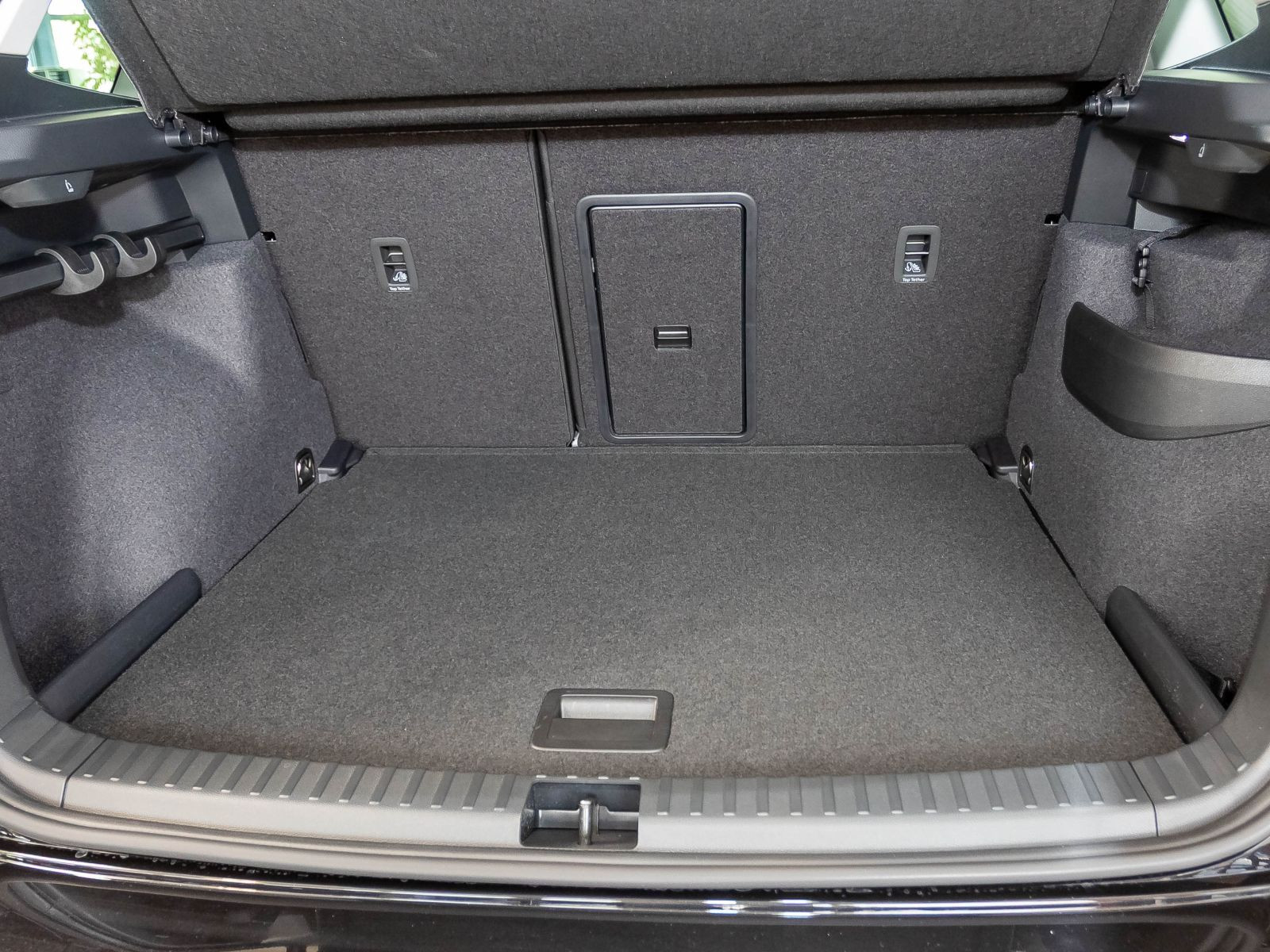 Skoda Karoq Tour 2,0 TDI DSG ACC AHK RFK NAVI KESSY