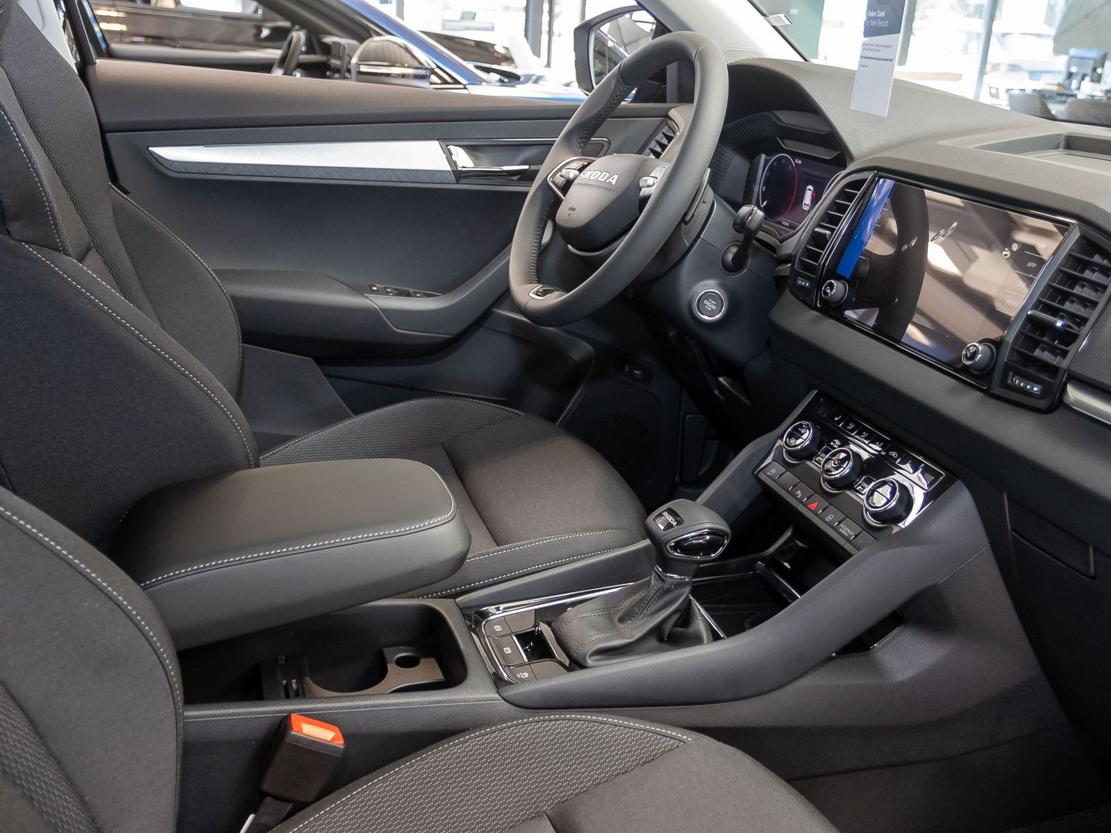 Skoda Karoq Tour 2,0 TDI DSG ACC AHK RFK NAVI KESSY