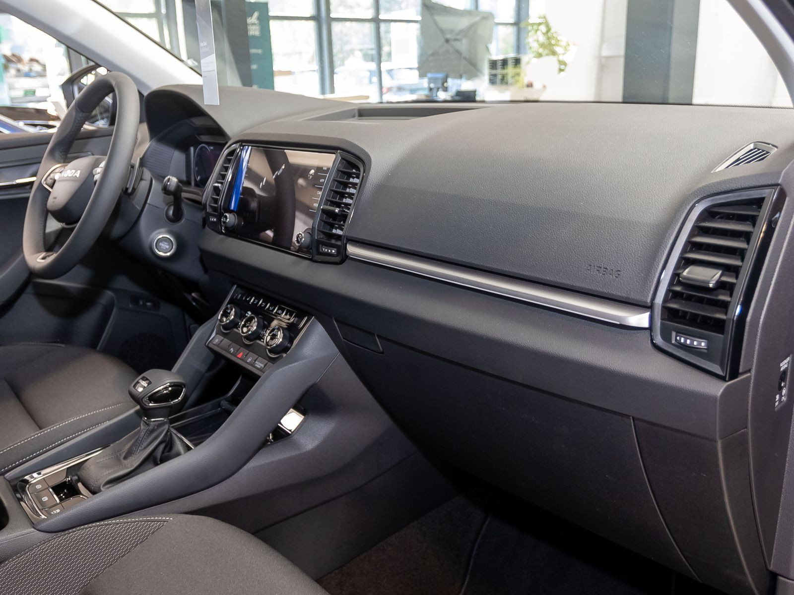 Skoda Karoq Tour 2,0 TDI DSG ACC AHK RFK NAVI KESSY