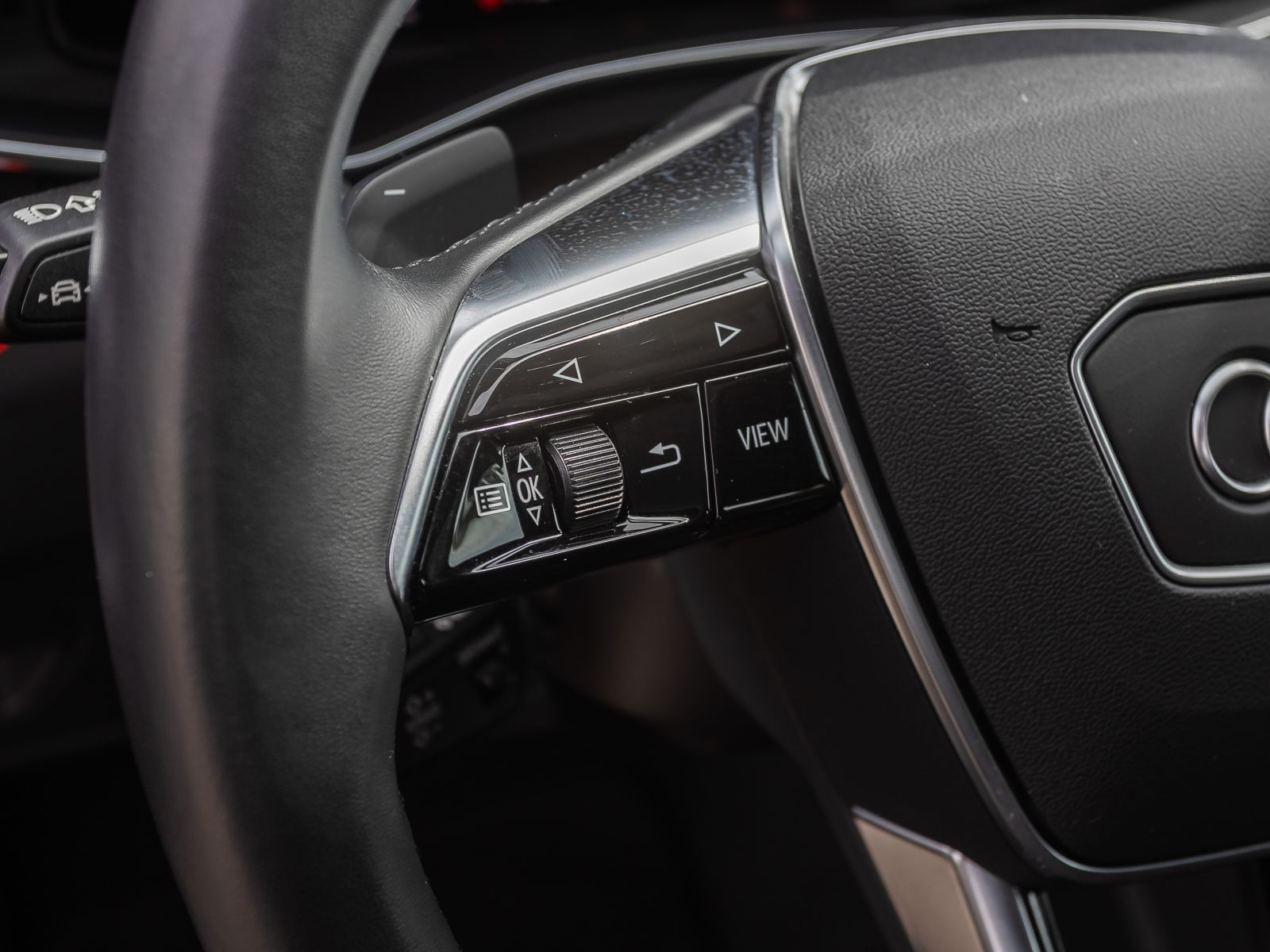 Audi A6 Avant S line 40TDI qu Stronic ACC Matrix Pano