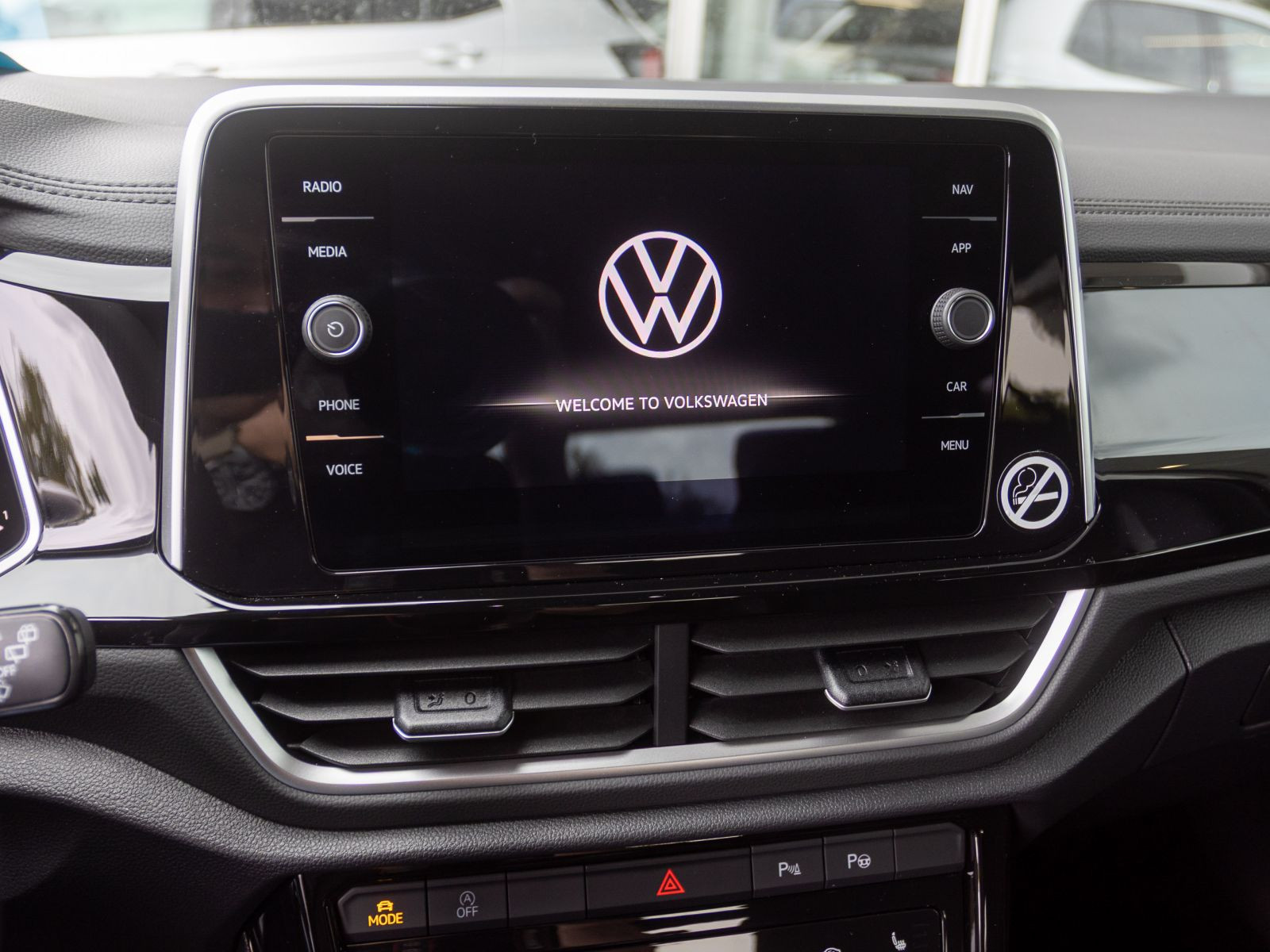 Volkswagen T-ROC 1.5 TSI DSG R-Line, AHK, Navi, LED-Plus, Rückfahrkamera, App-Connect