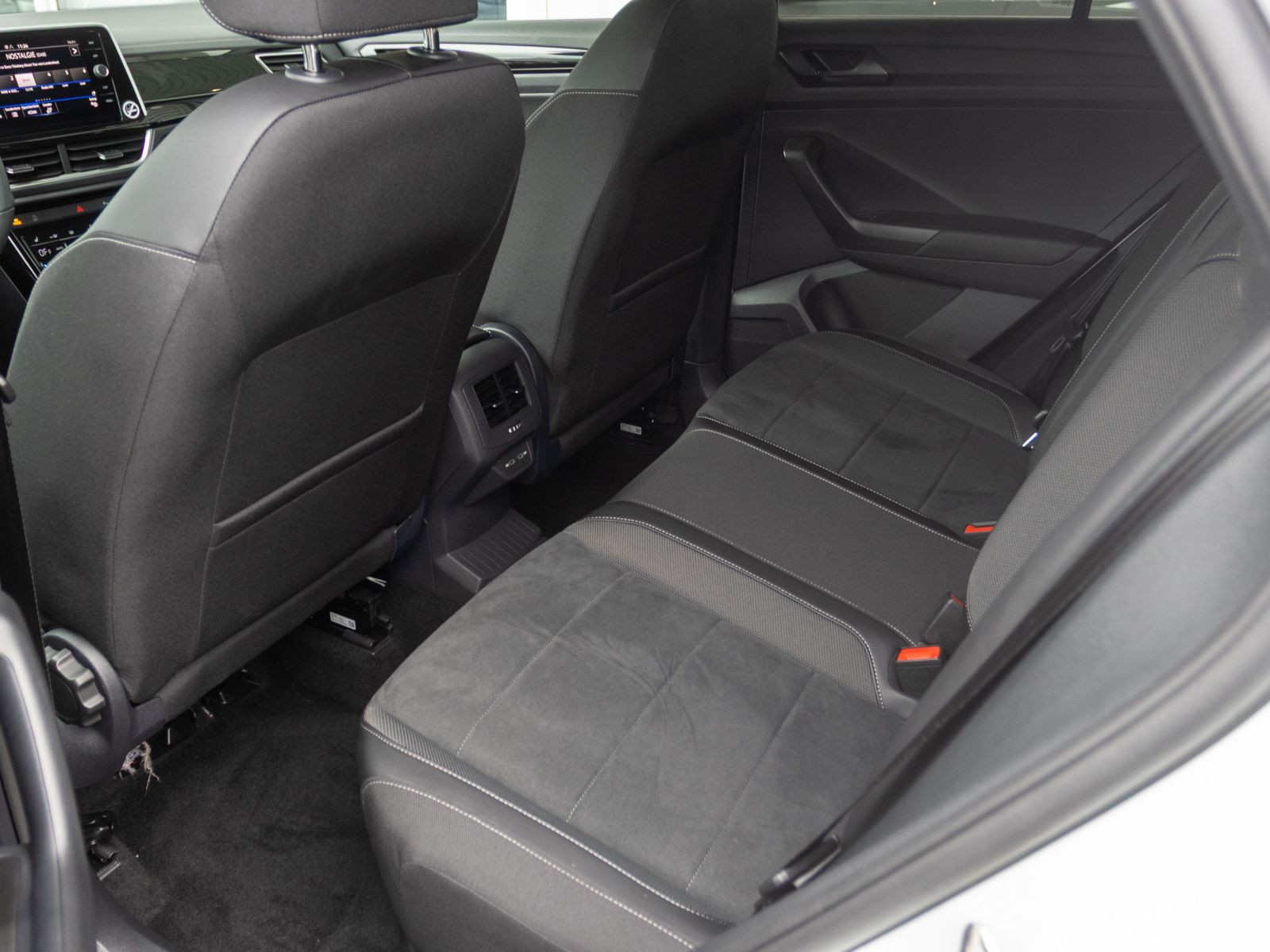 Volkswagen T-ROC 1.5 TSI DSG R-Line, AHK, Navi, LED-Plus, Rückfahrkamera, App-Connect
