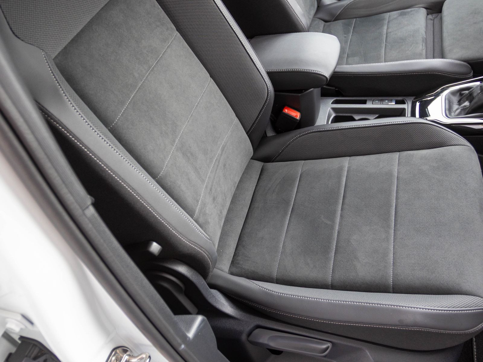 Volkswagen T-ROC 1.5 TSI DSG R-Line, AHK, Navi, LED-Plus, Rückfahrkamera, App-Connect