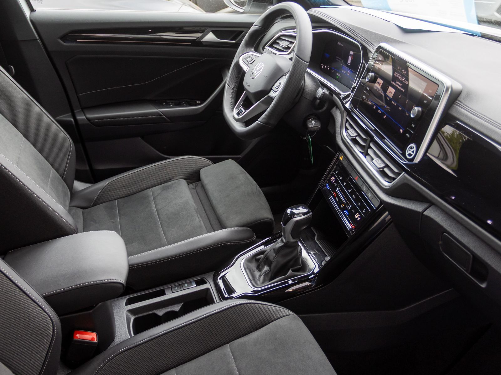 Volkswagen T-ROC 1.5 TSI DSG R-Line, AHK, Navi, LED-Plus, Rückfahrkamera, App-Connect