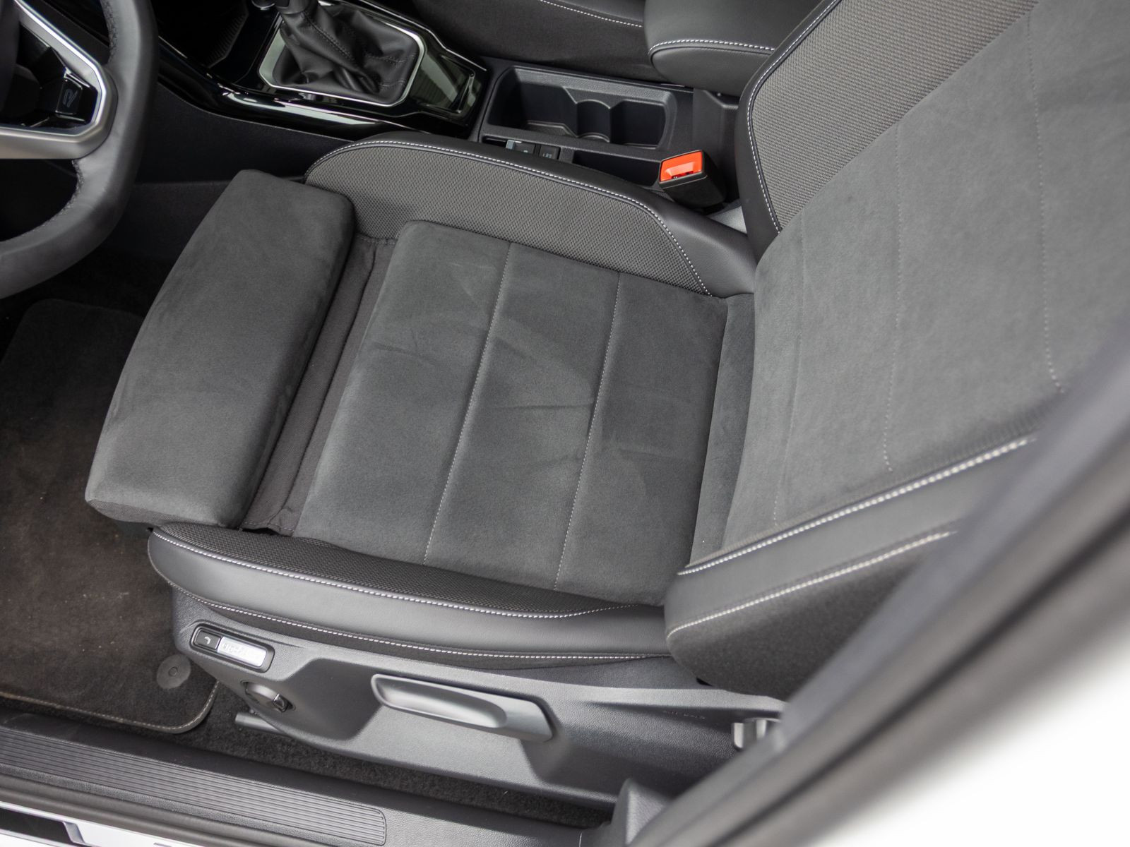 Volkswagen T-ROC 1.5 TSI DSG R-Line, AHK, Navi, LED-Plus, Rückfahrkamera, App-Connect