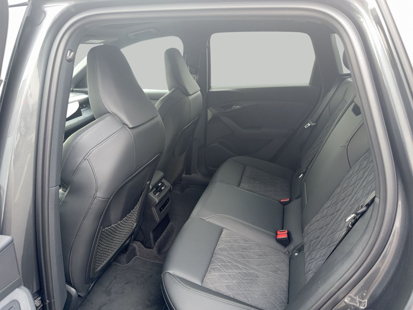 Audi Q6 e-tron SUV S line e-tron perform. Pano / HuD/ 21" / AHK/ TechPlus
