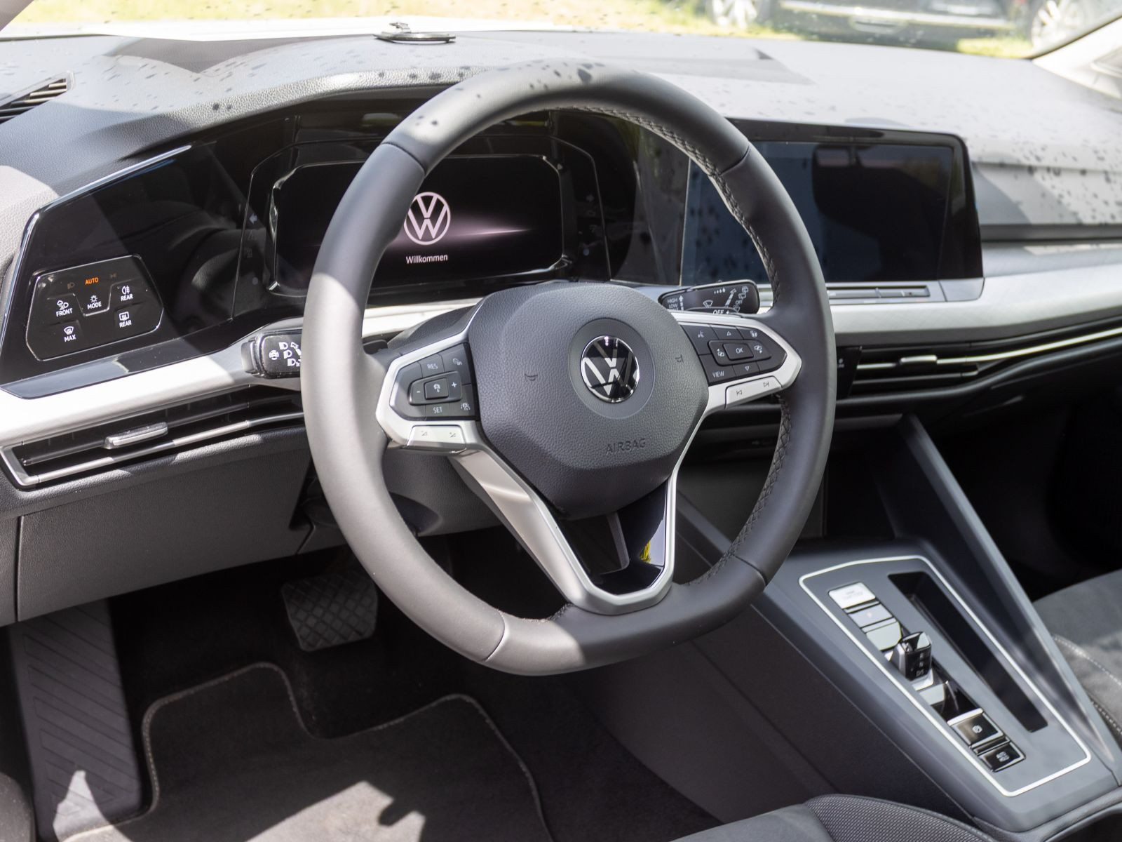 Volkswagen Golf VIII Variant Life 1.5TSI DSG Navi LED Panorama ACC
