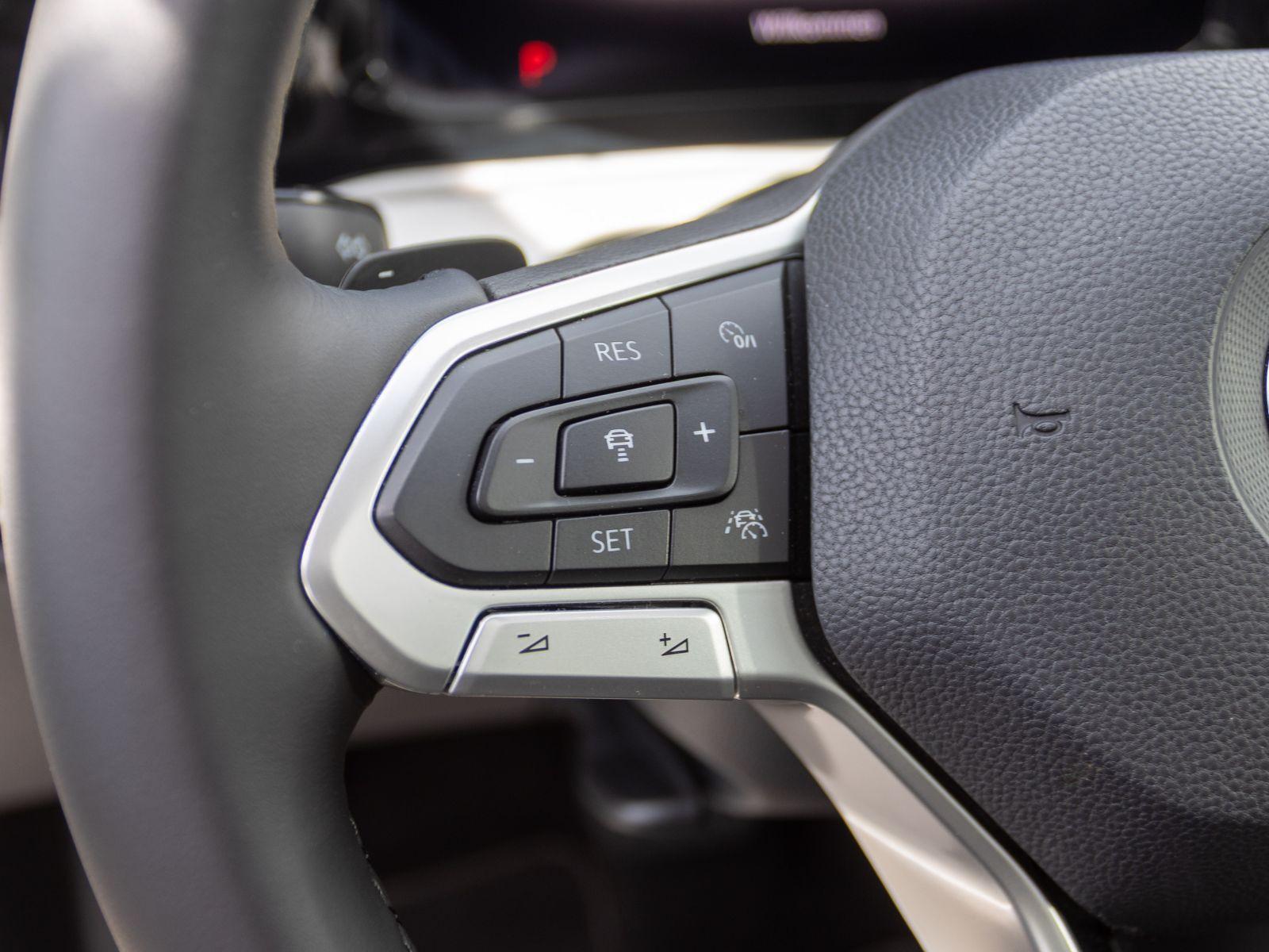 Volkswagen Golf VIII Variant Life 1.5TSI DSG Navi LED Panorama ACC