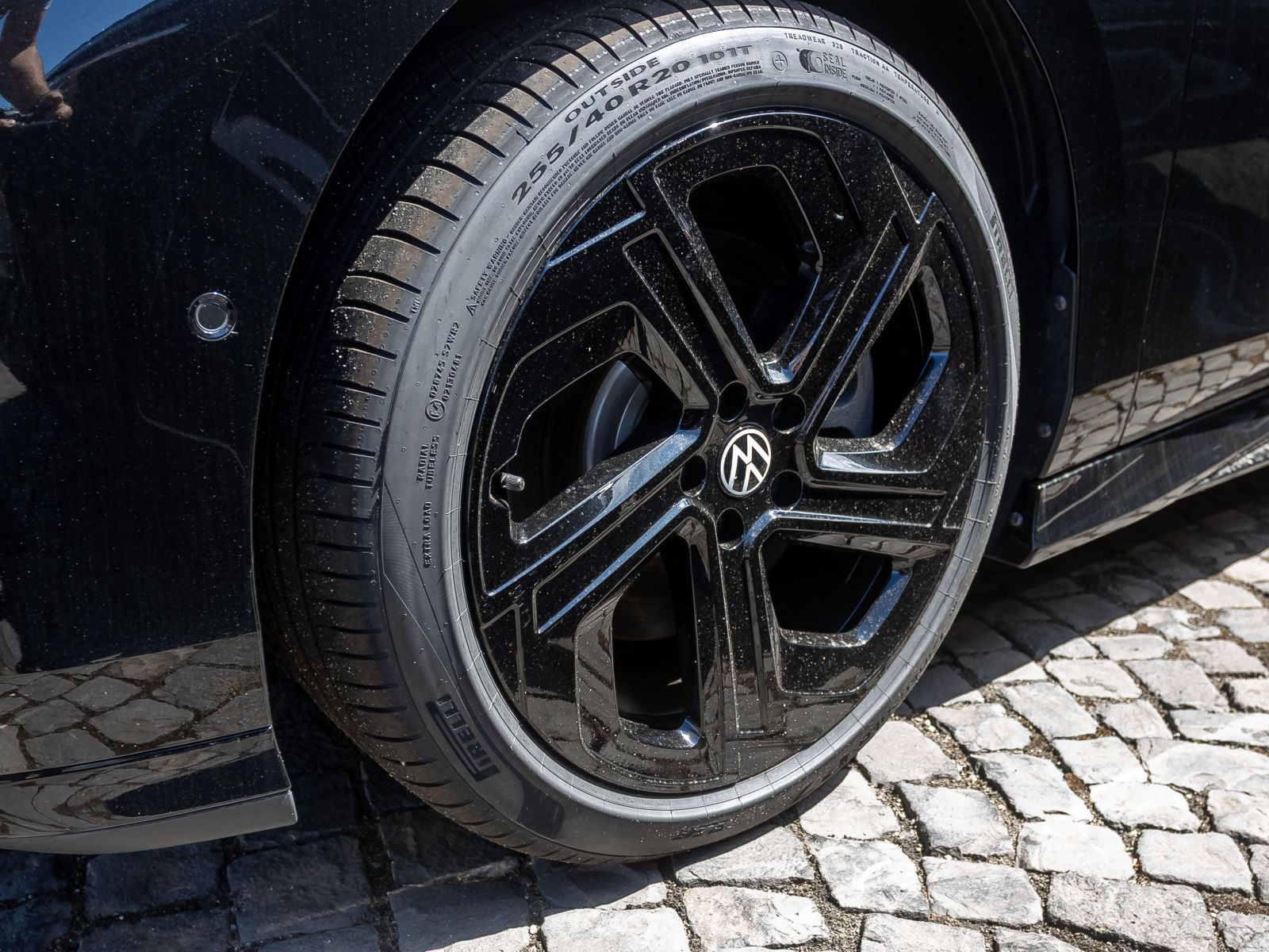 Volkswagen ID.7 Tourer GTX, AHK, Panoramadach, LED-Matrix, Navi, App-Connect, Area View inkl. Rückfahrkamera