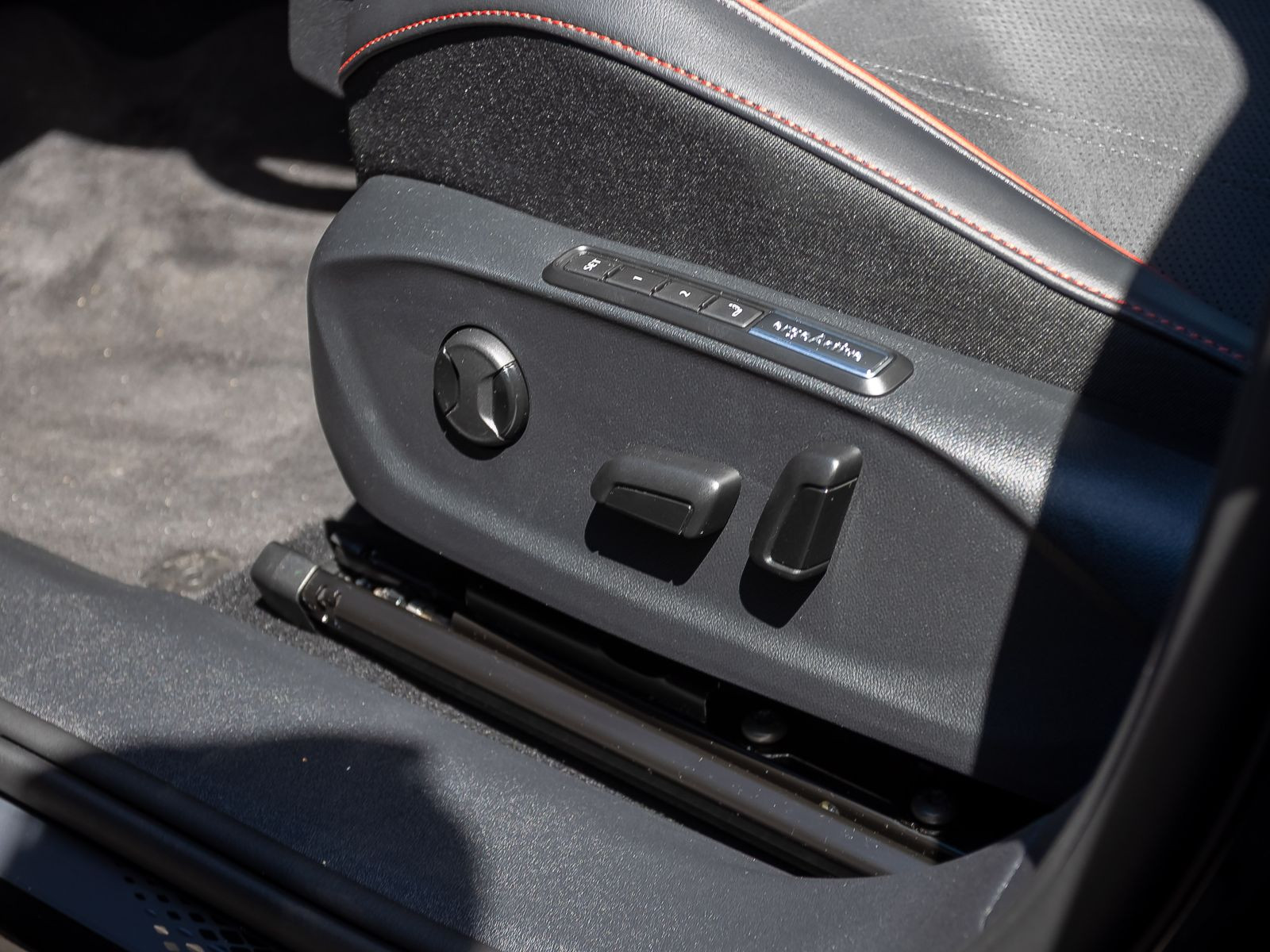 Volkswagen ID.7 Tourer GTX, AHK, Panoramadach, LED-Matrix, Navi, App-Connect, Area View inkl. Rückfahrkamera