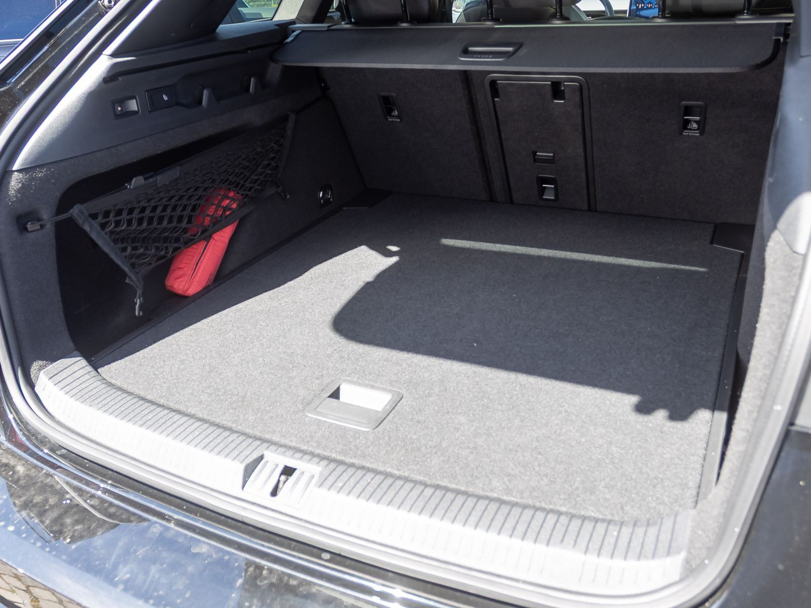 Volkswagen ID.7 Tourer GTX, AHK, Panoramadach, LED-Matrix, Navi, App-Connect, Area View inkl. Rückfahrkamera