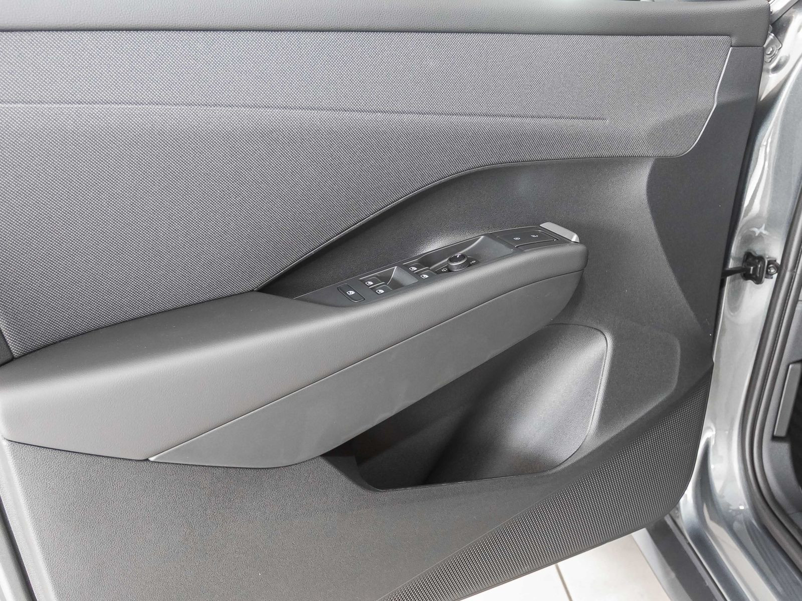 Volkswagen T-Roc Life 1.5 eTSI DSG LED ACC EPH CarPlay