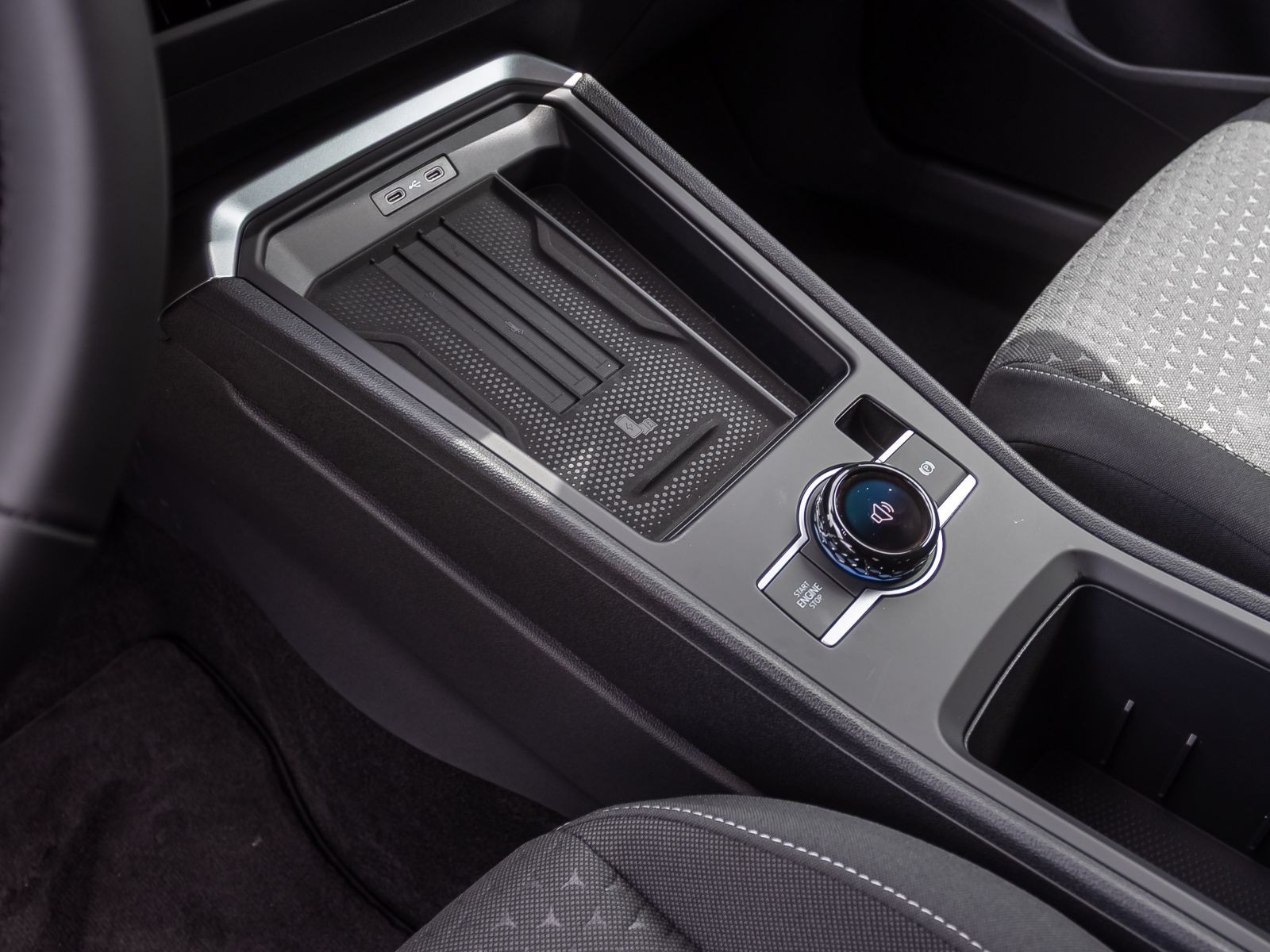 Volkswagen T-Roc 1.5 eTSI DSG Life, AHK, LED, Rückfahrkamera, App-Connect