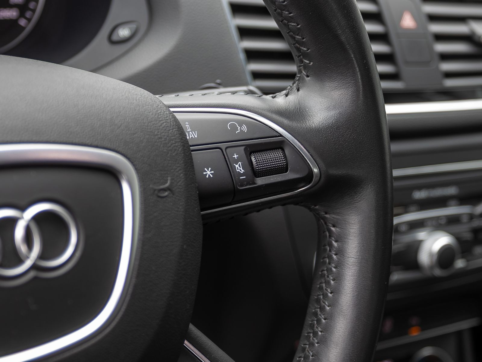 Audi Q3 Design 2.0TFSI qu Stronic Navi LED EPH GRA