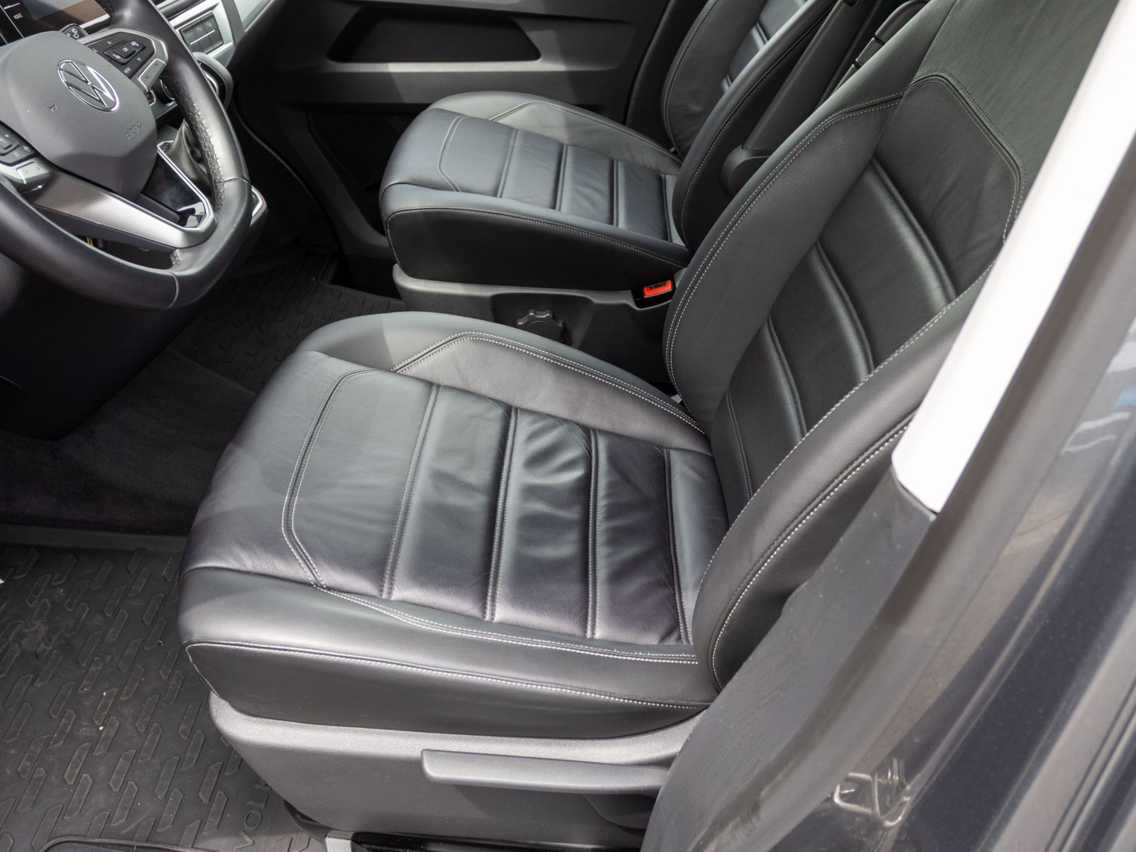 Volkswagen T6.1 Multivan 2.0 TDI DSG 4Motion Comfortline, AHK, Navi, Standheizung, LED