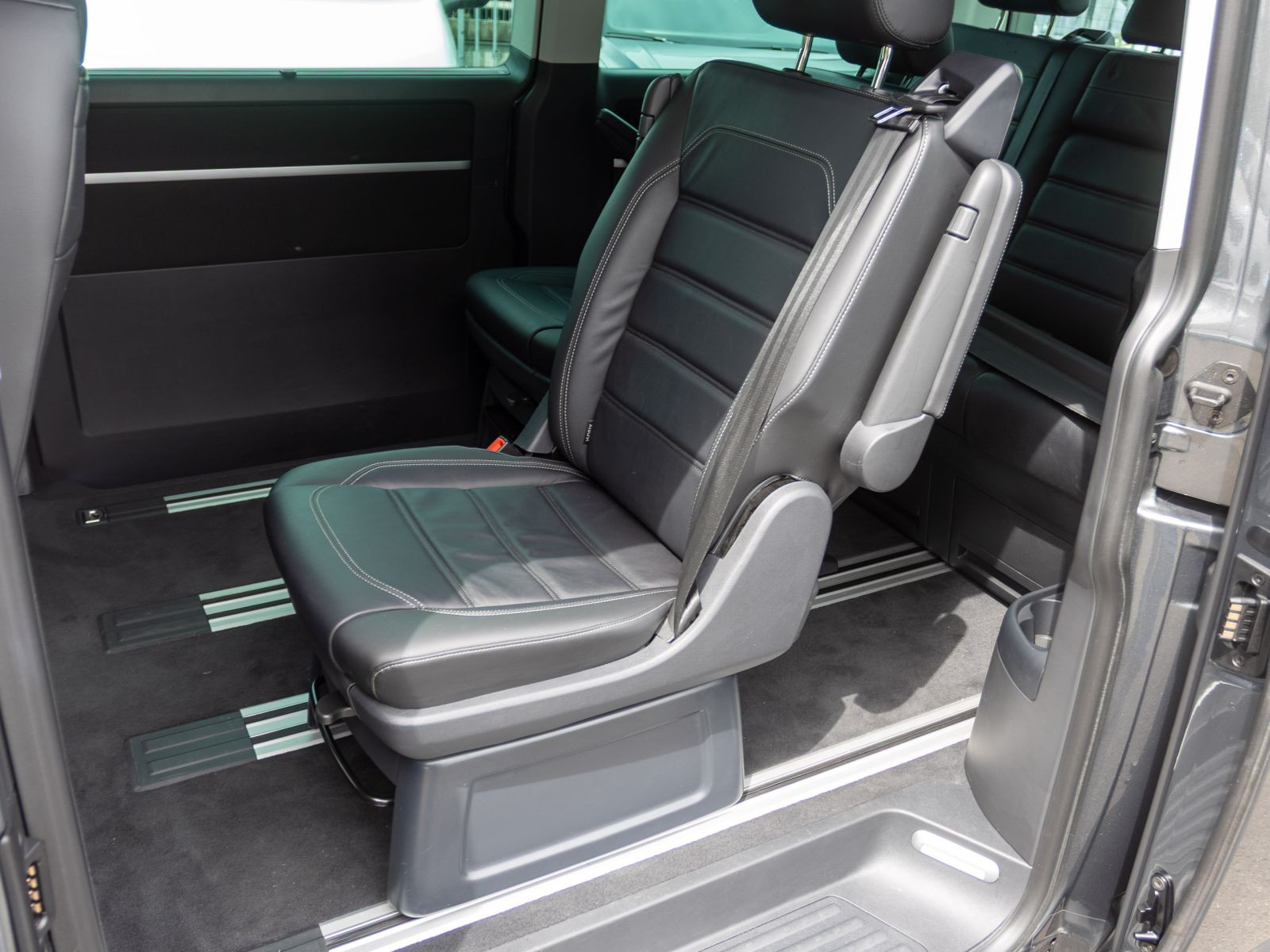 Volkswagen T6.1 Multivan 2.0 TDI DSG 4Motion Comfortline, AHK, Navi, Standheizung, LED