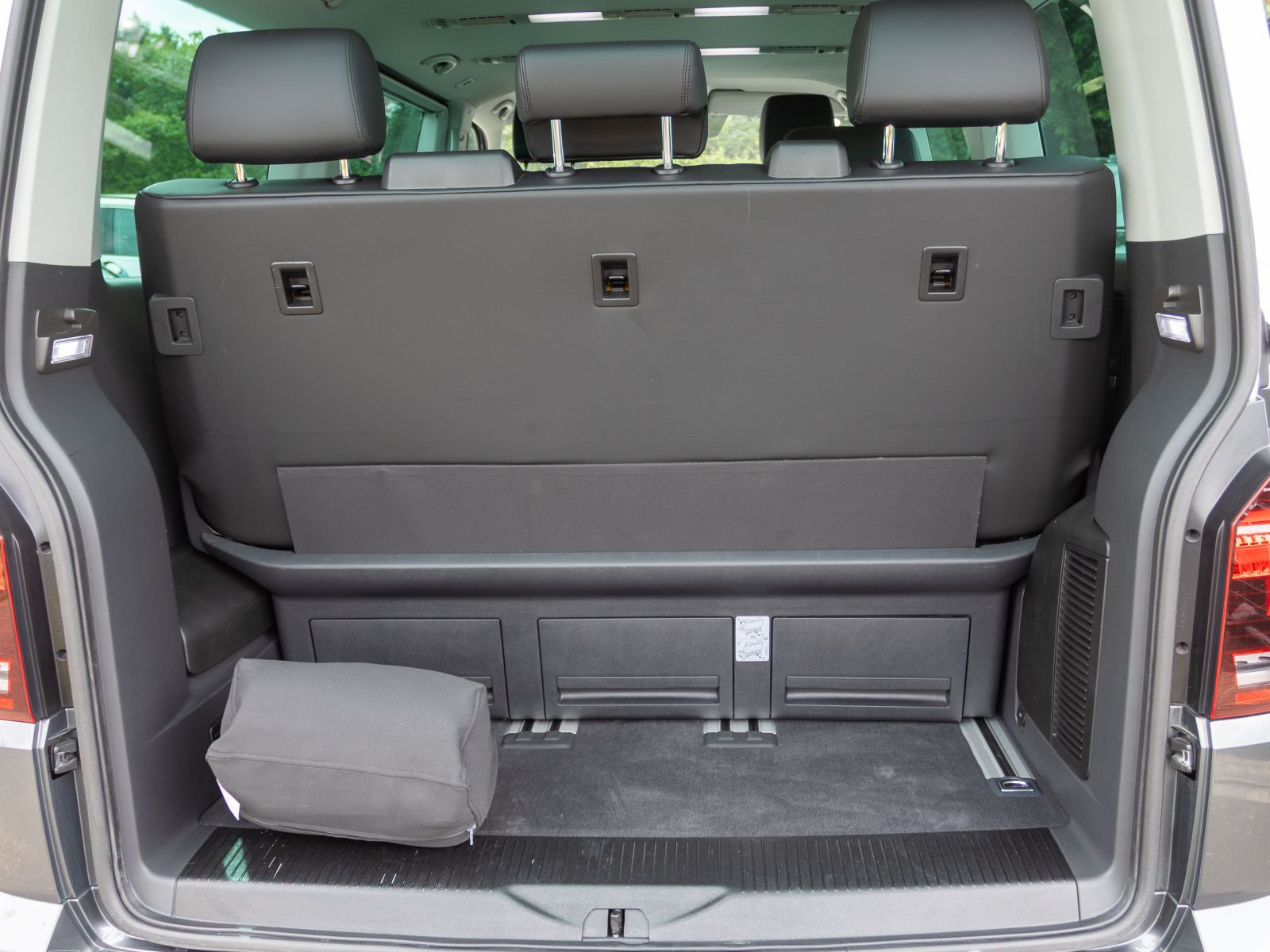 Volkswagen T6.1 Multivan 2.0 TDI DSG 4Motion Comfortline, AHK, Navi, Standheizung, LED