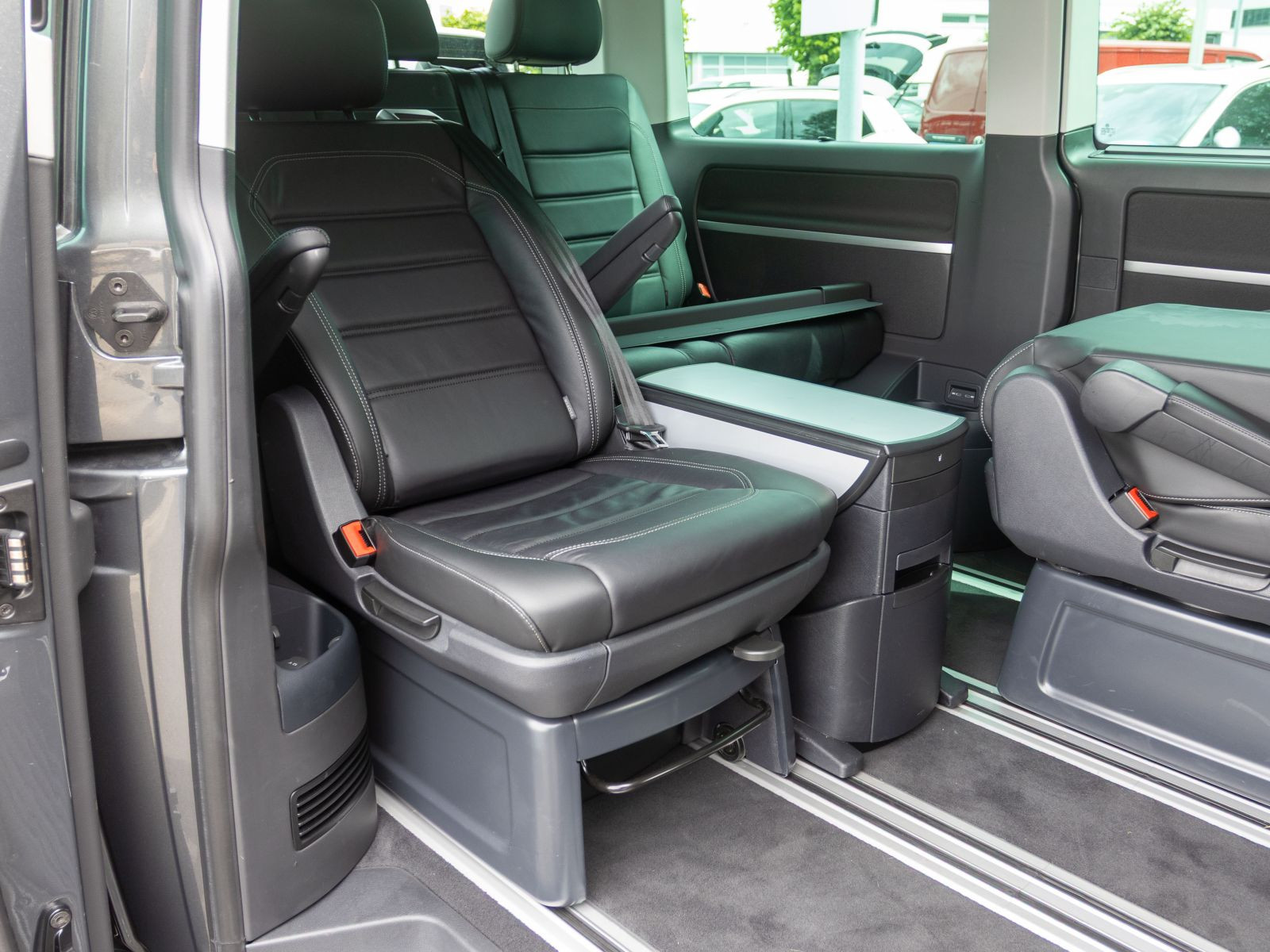 Volkswagen T6.1 Multivan 2.0 TDI DSG 4Motion Comfortline, AHK, Navi, Standheizung, LED