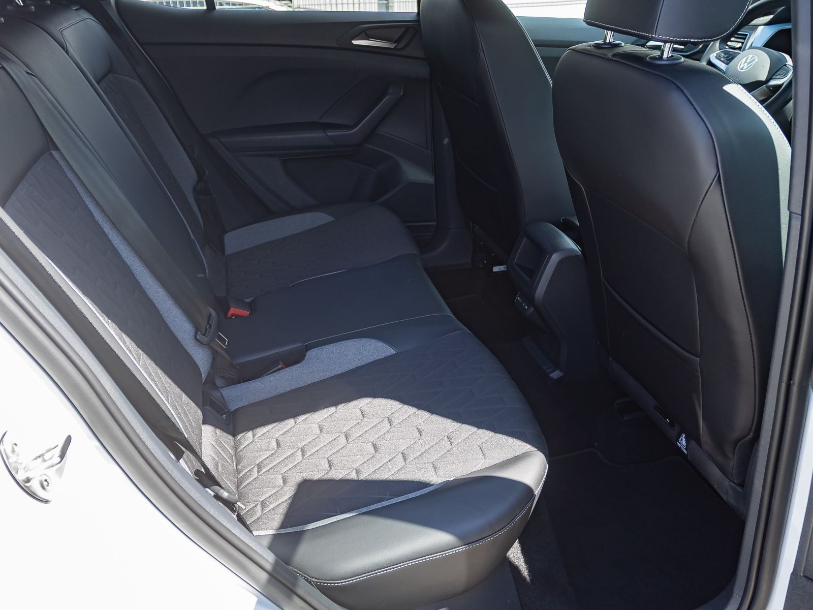 Volkswagen T-Cross 1.0 TSI DSG Goal, AHK, Navi, LED, App-Connect, Ganzjahresreifen