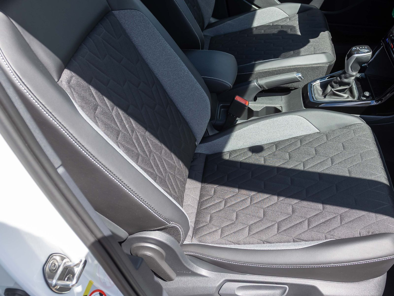 Volkswagen T-Cross 1.0 TSI DSG Goal, AHK, Navi, LED, App-Connect, Ganzjahresreifen