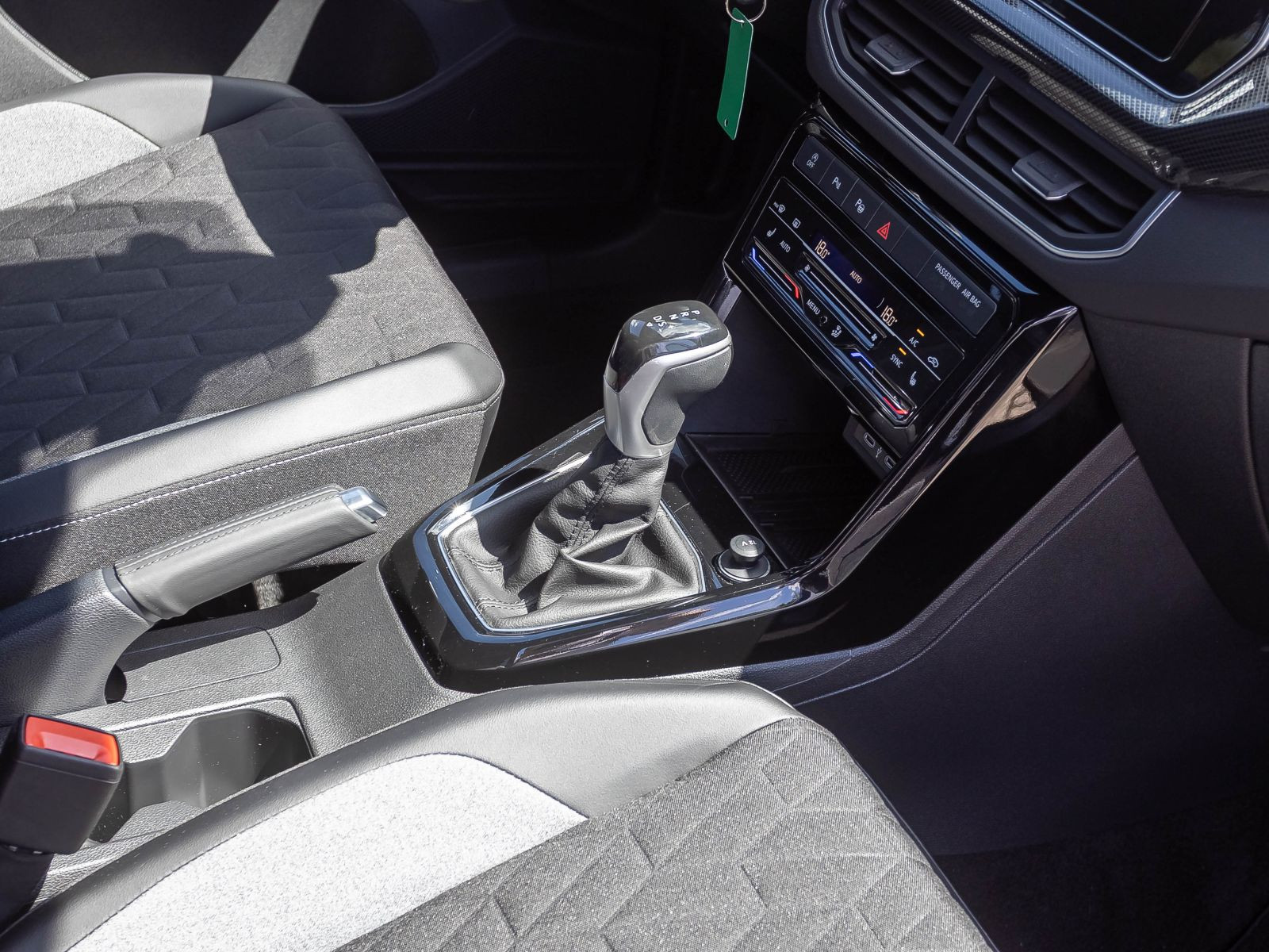 Volkswagen T-Cross 1.0 TSI DSG Goal, AHK, Navi, LED, App-Connect, Ganzjahresreifen