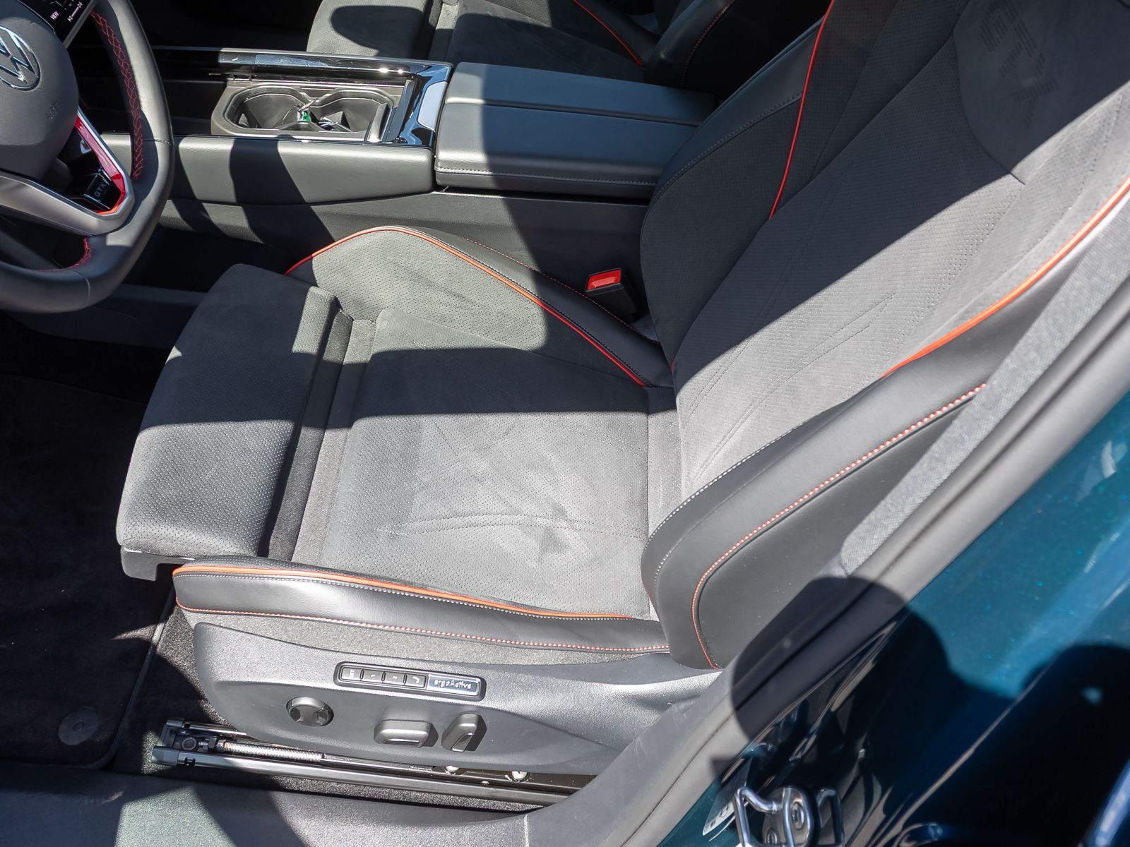Volkswagen ID.7 Tourer GTX, AHK, Panoramadach, LED-Matrix, Navi, Area View inkl. Rückfahrkamera