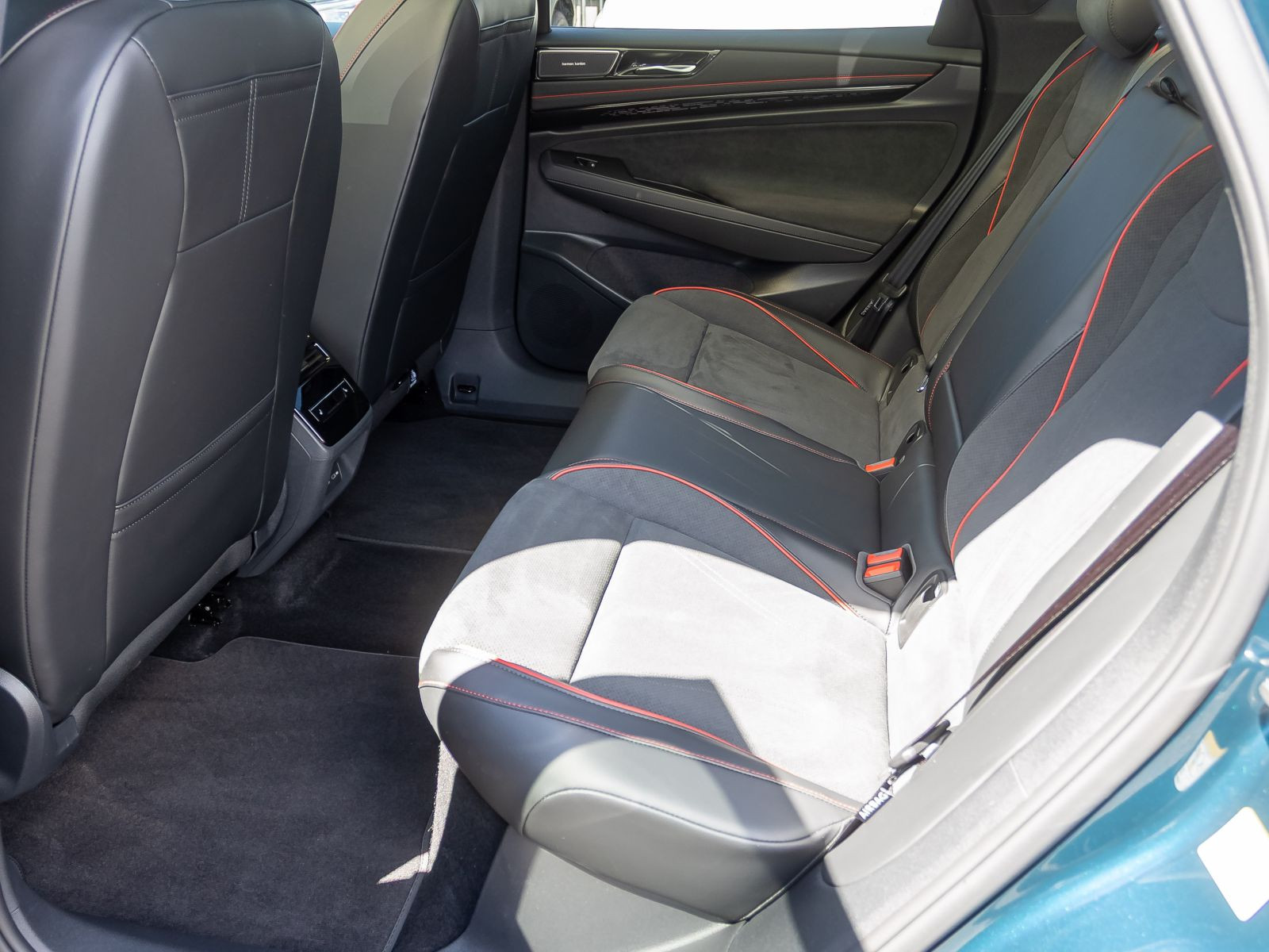 Volkswagen ID.7 Tourer GTX, AHK, Panoramadach, LED-Matrix, Navi, Area View inkl. Rückfahrkamera