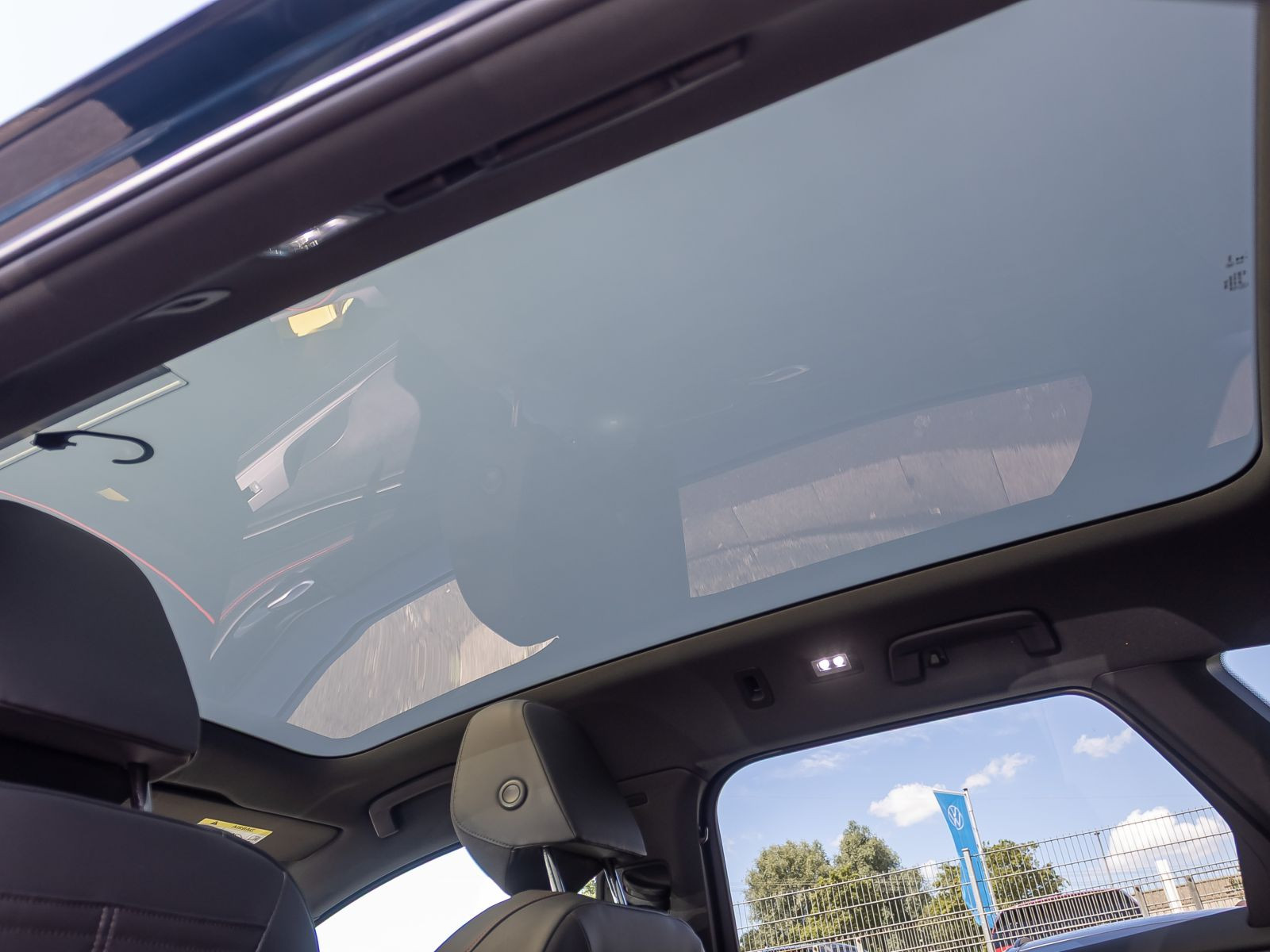 Volkswagen ID.7 Tourer GTX, AHK, Panoramadach, LED-Matrix, Navi, Area View inkl. Rückfahrkamera