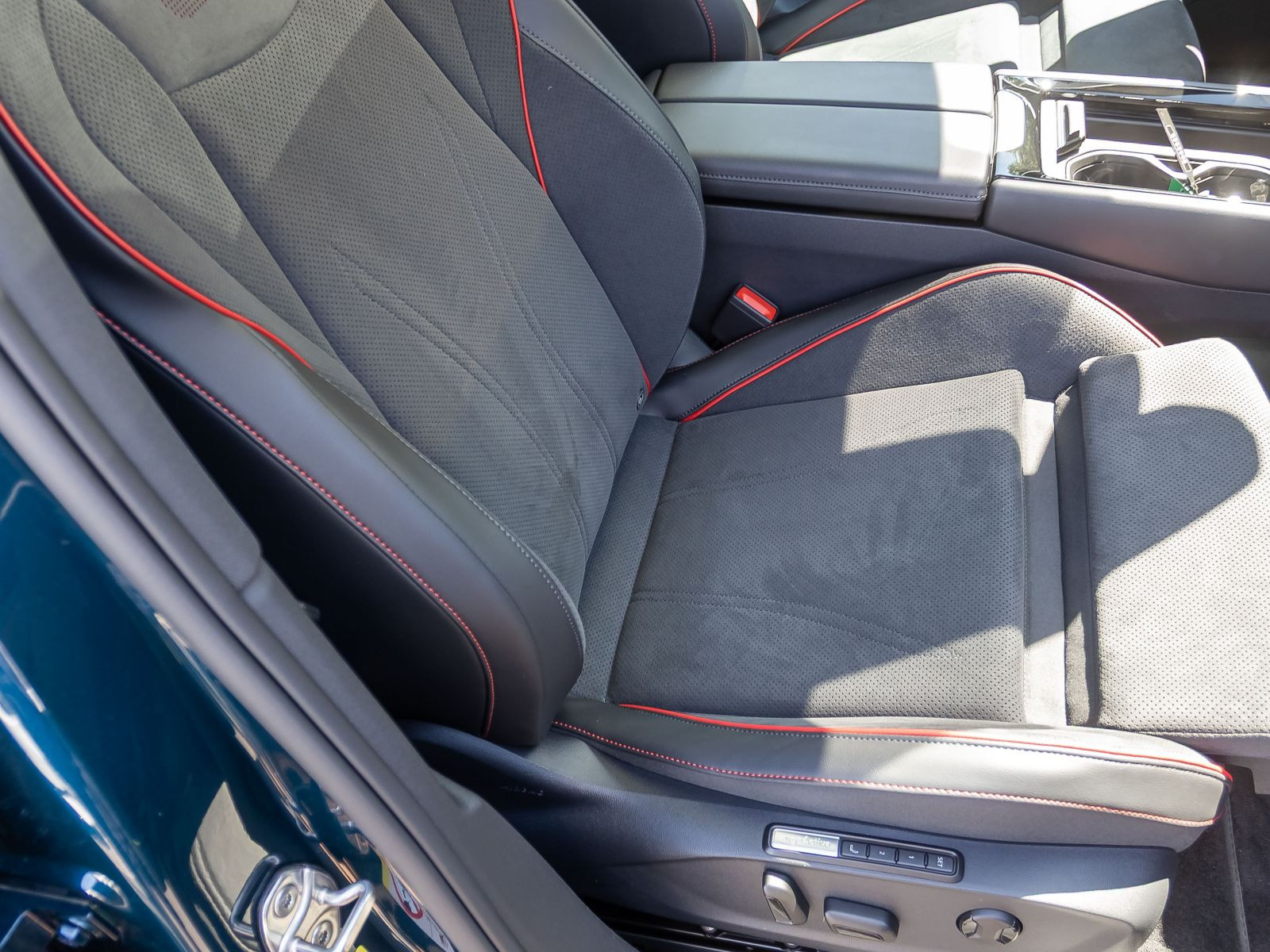 Volkswagen ID.7 Tourer GTX, AHK, Panoramadach, LED-Matrix, Navi, Area View inkl. Rückfahrkamera