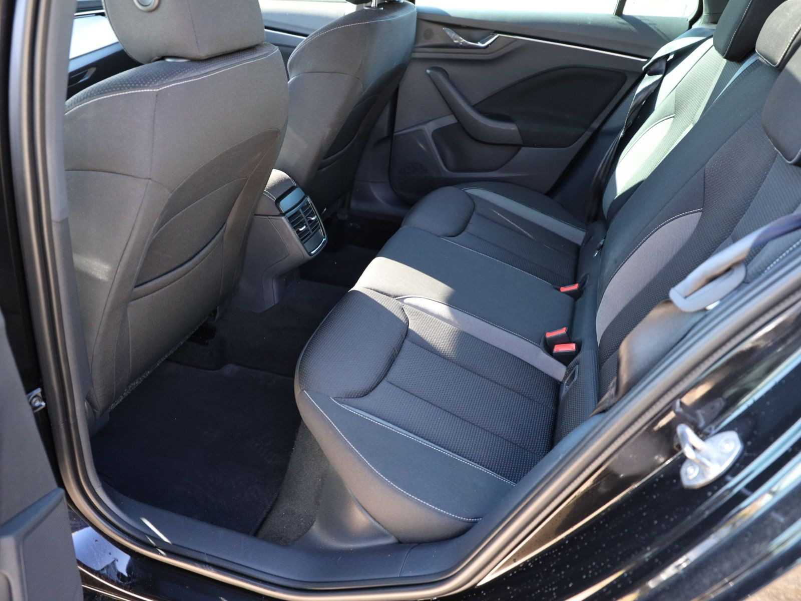 Skoda Kamiq Ambition 1.5TSI 110kW DSG Navi LED Panorama