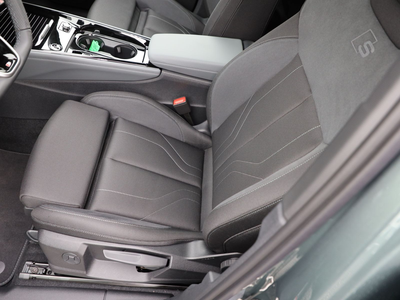 Audi Q3 SUV e-hybrid S line 200kW Pano/ TechPlus / 20" Tripod