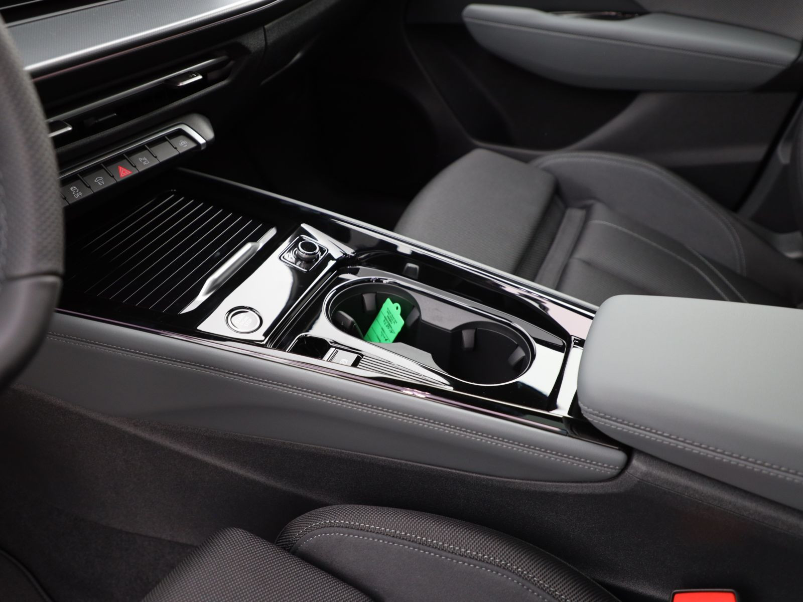 Audi Q3 SUV e-hybrid S line 200kW Pano/ TechPlus / 20" Tripod
