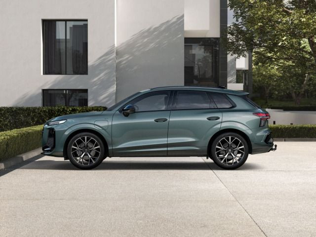 Audi Q3 SUV e-hybrid S line 200kW Pano/ TechPlus / 20" Tripod
