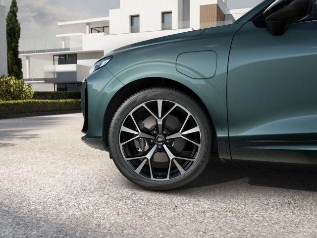 Audi Q3 SUV e-hybrid S line 200kW Pano/ TechPlus / 20" Tripod