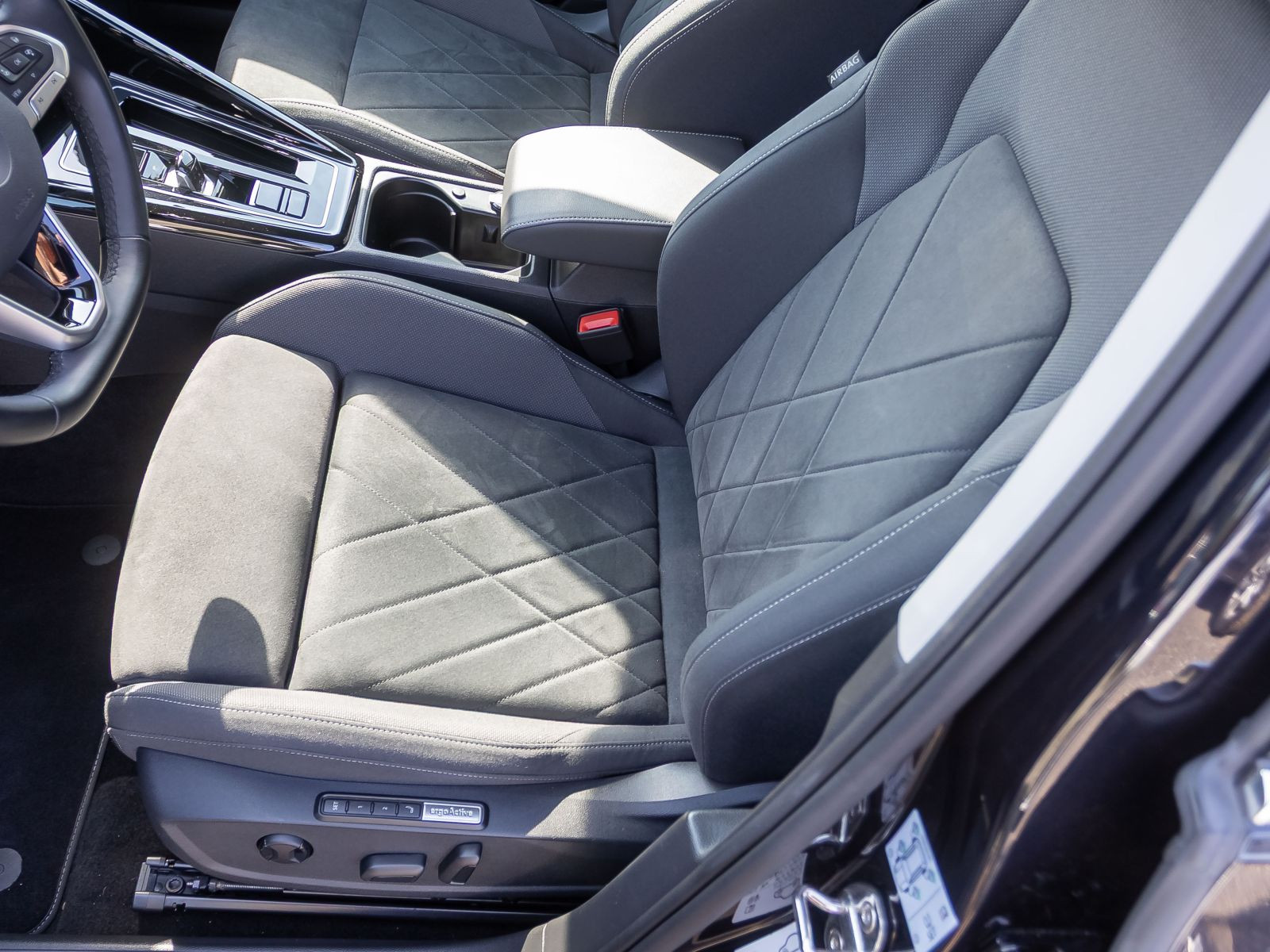 Volkswagen Golf VIII Variant Style 2.0TSI DSG Navi LED ACC
