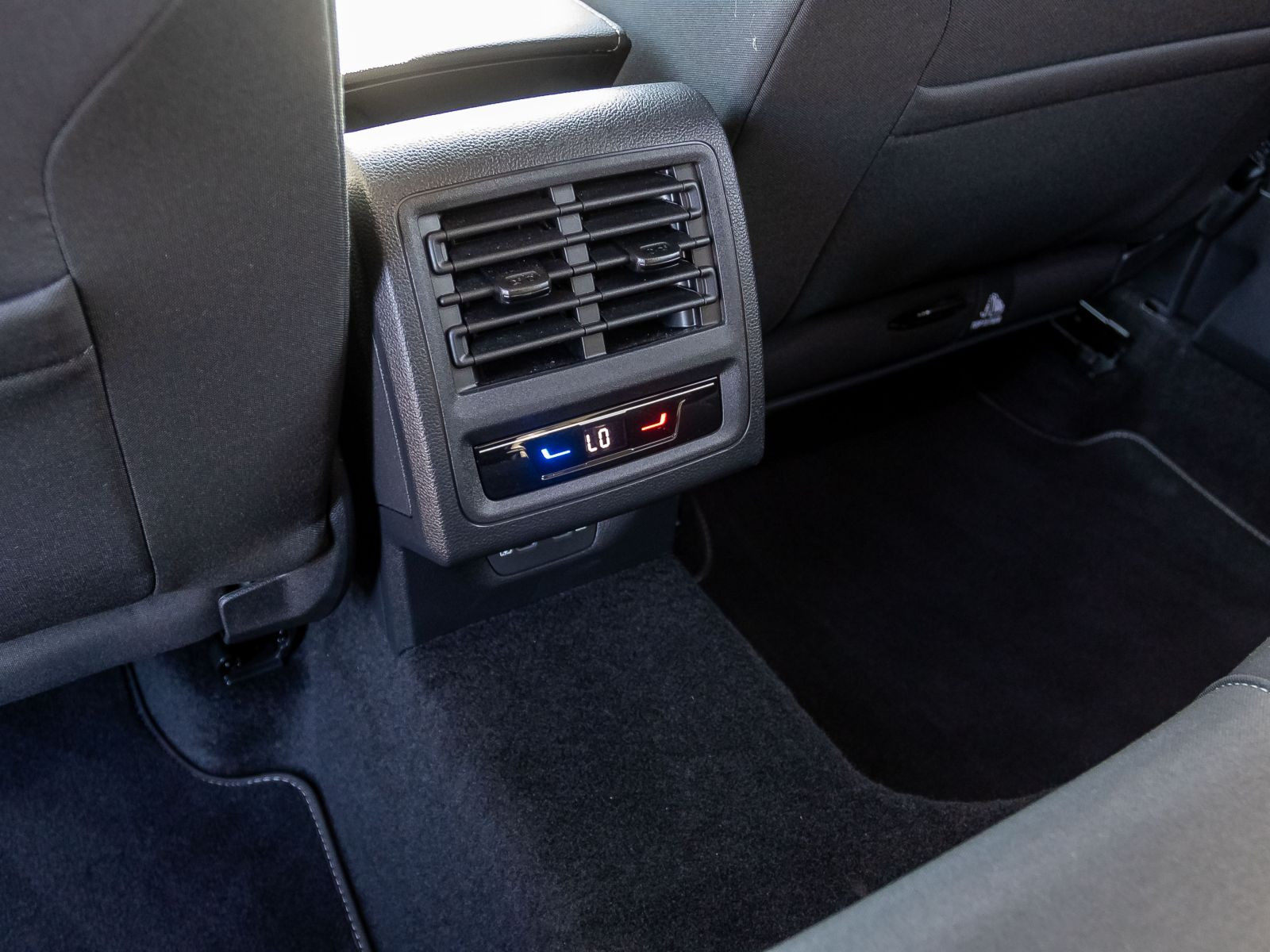Volkswagen Golf VIII Variant Style 2.0TSI DSG Navi LED ACC