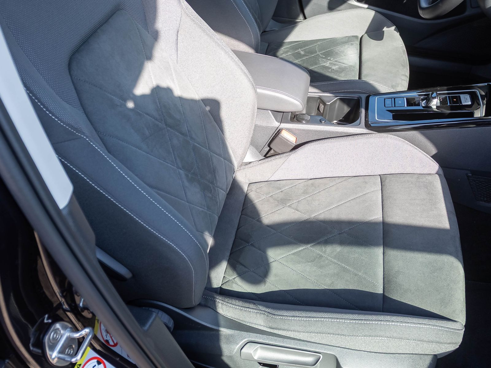 Volkswagen Golf VIII Variant Style 2.0TSI DSG Navi LED ACC
