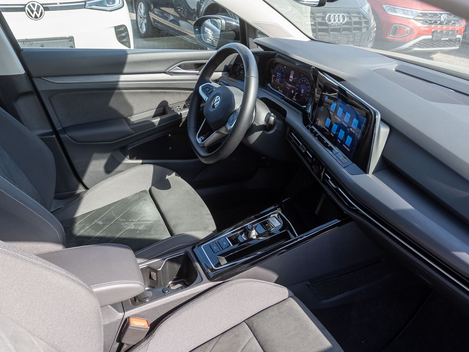 Volkswagen Golf VIII Variant Style 2.0TSI DSG Navi LED ACC