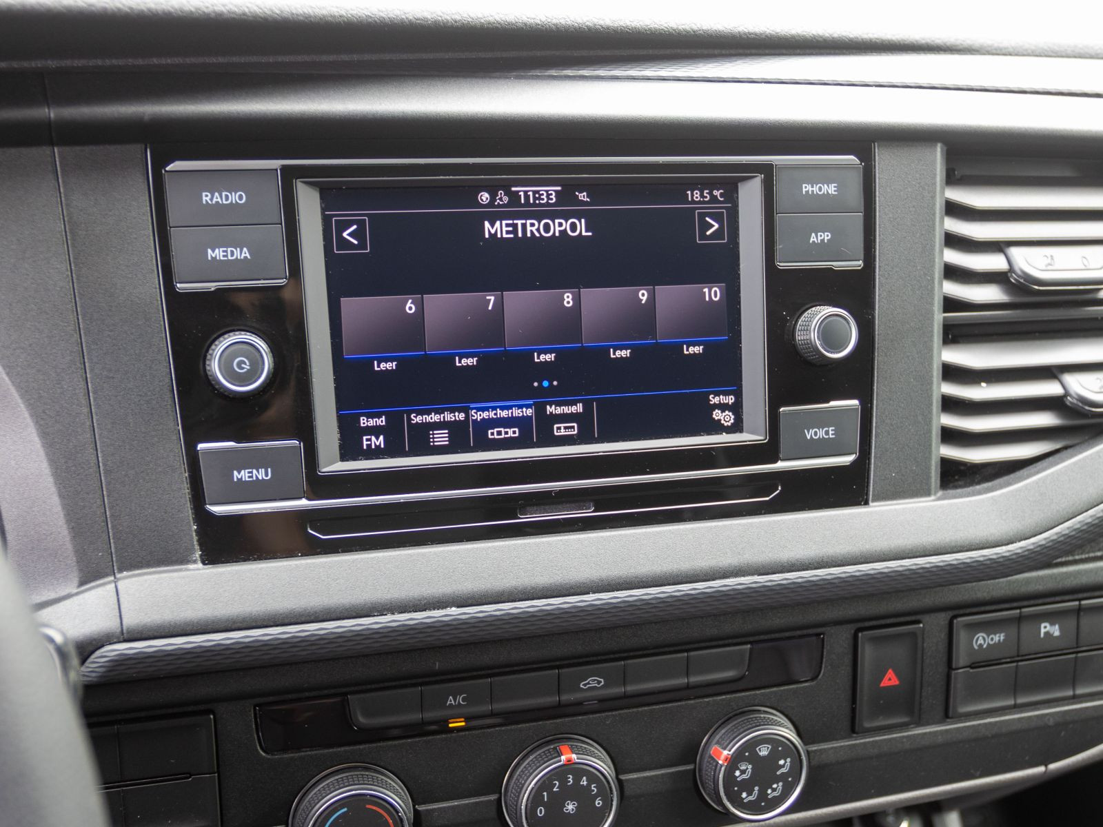 Volkswagen T6.1 Kasten 2.0 TDI langer Radstand, Klima, App-Connect