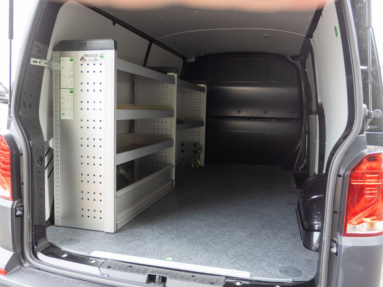 Volkswagen T6.1 Kasten 2.0 TDI langer Radstand, Klima, App-Connect