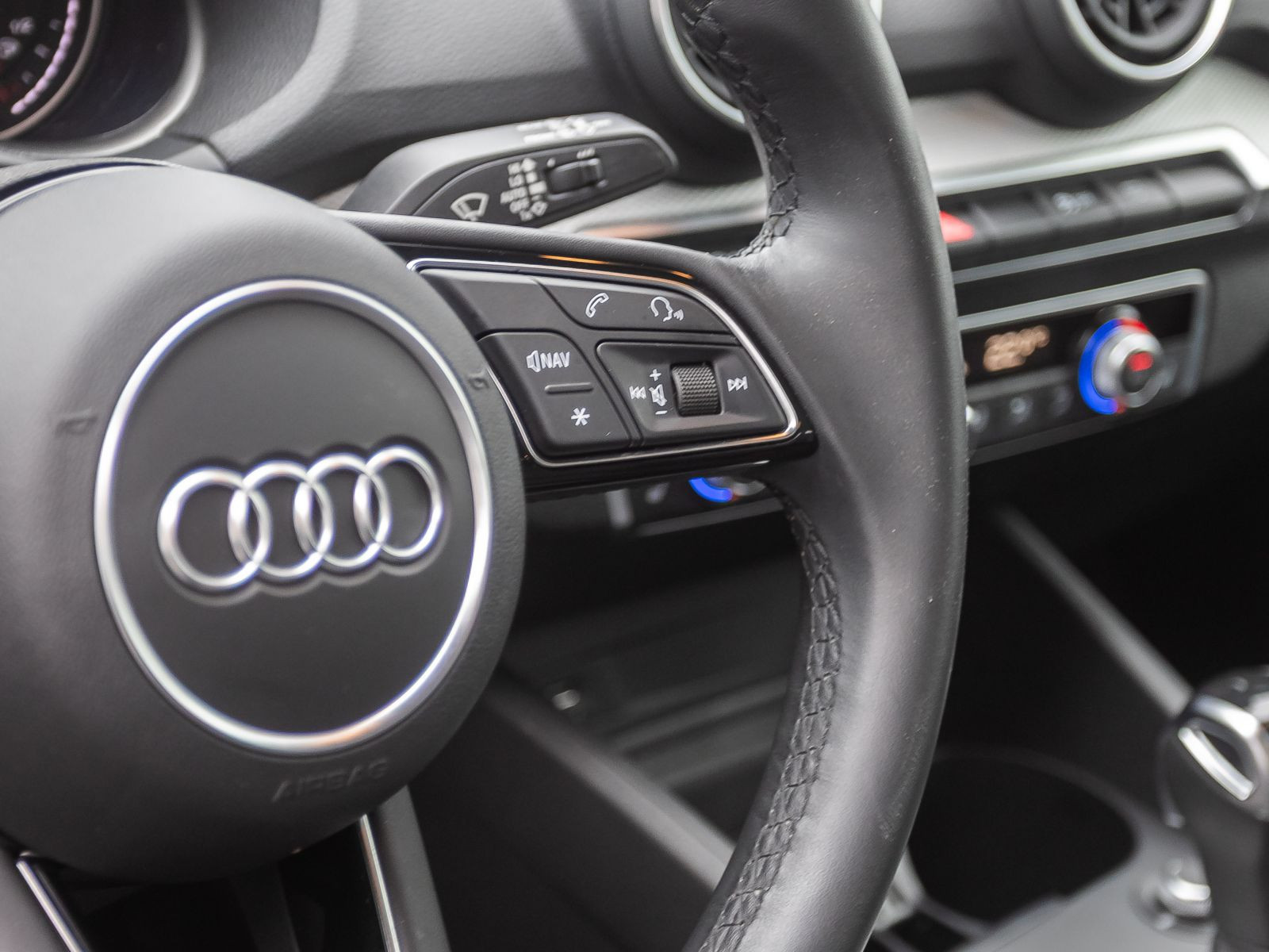 Audi Q2 Advanced 35TFSI Stronic LED CarPlay GRA EPH