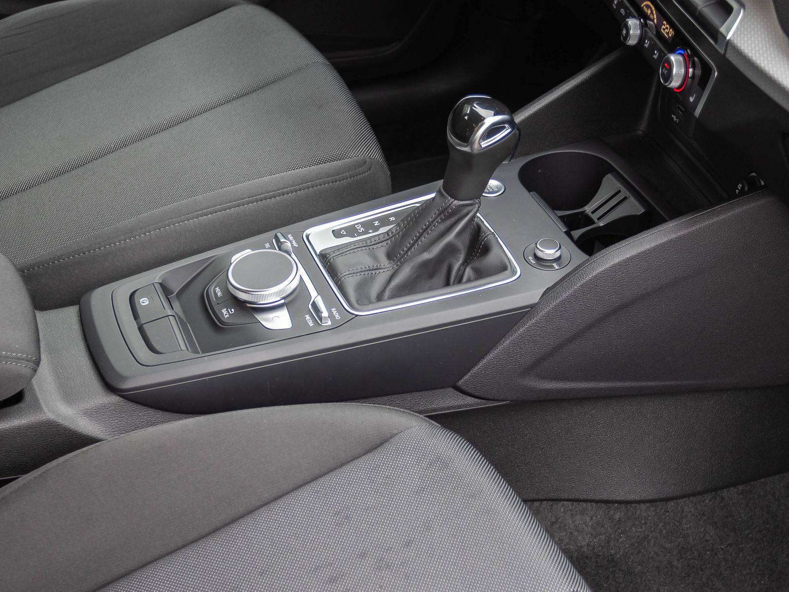 Audi Q2 Advanced 35TFSI Stronic LED CarPlay GRA EPH