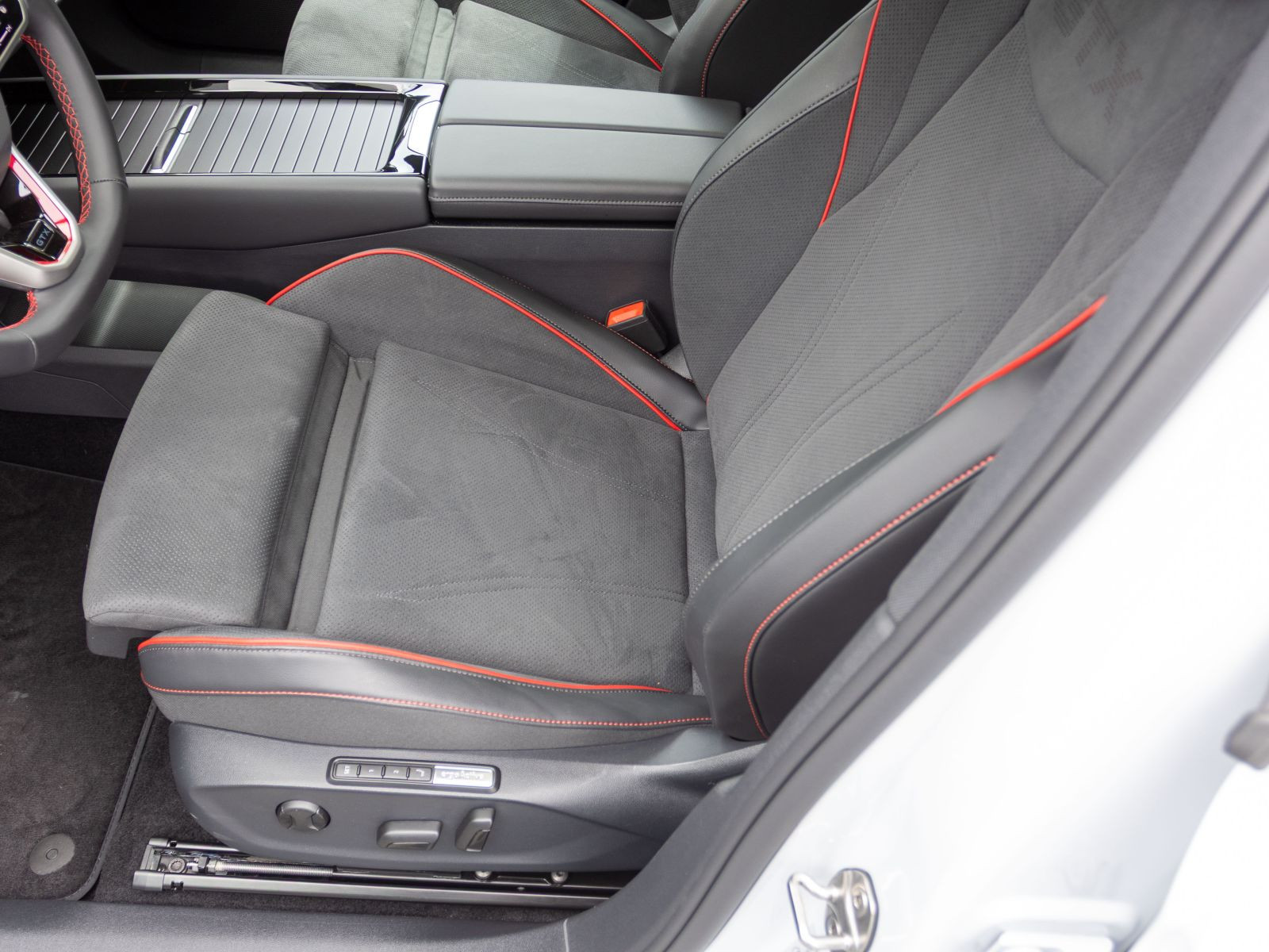 Volkswagen ID.7 Tourer GTX, Panoramadach, AHK, Navi, LED-Matrix, App-Connect
