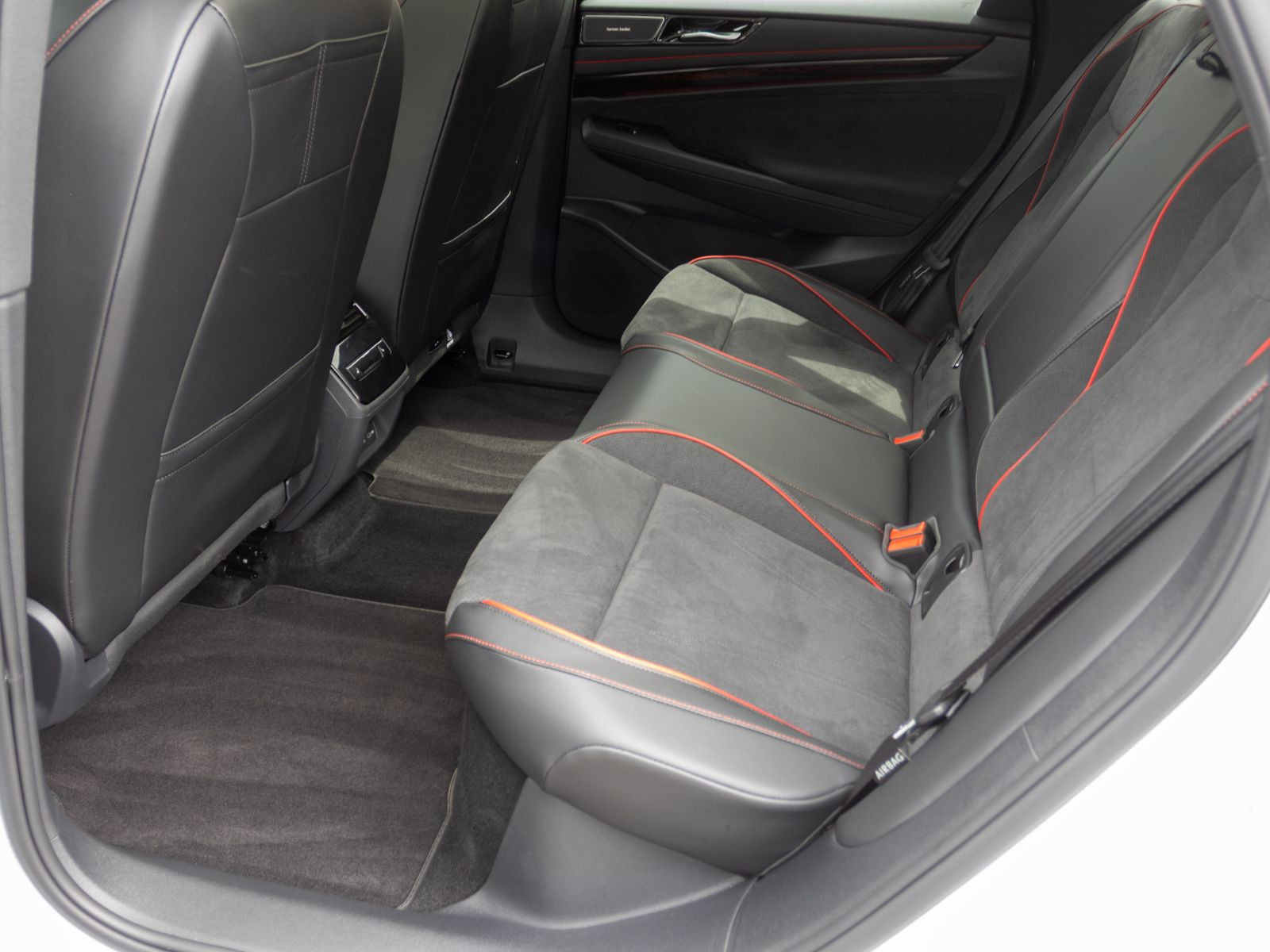 Volkswagen ID.7 Tourer GTX, Panoramadach, AHK, Navi, LED-Matrix, App-Connect