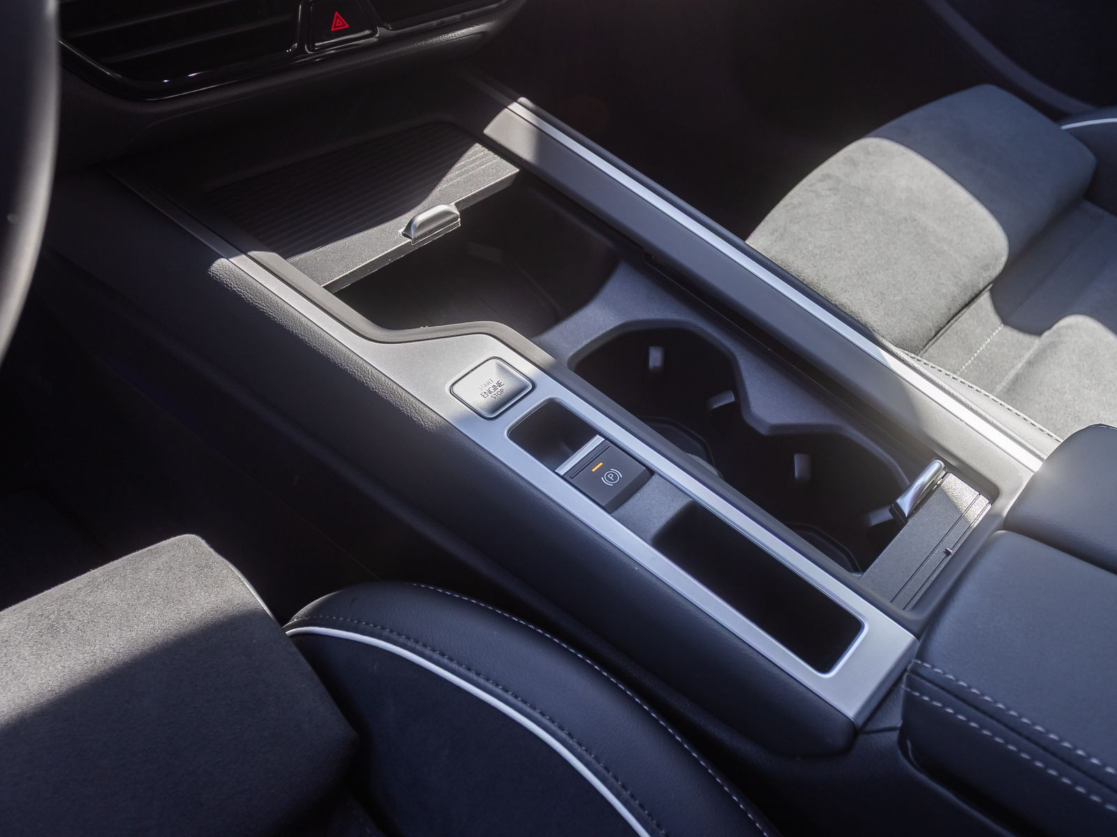 Volkswagen Passat 1.5 eTSI DSG Business, Navi, LED, Area View inkl. Rückfahrkamera, App-Connect